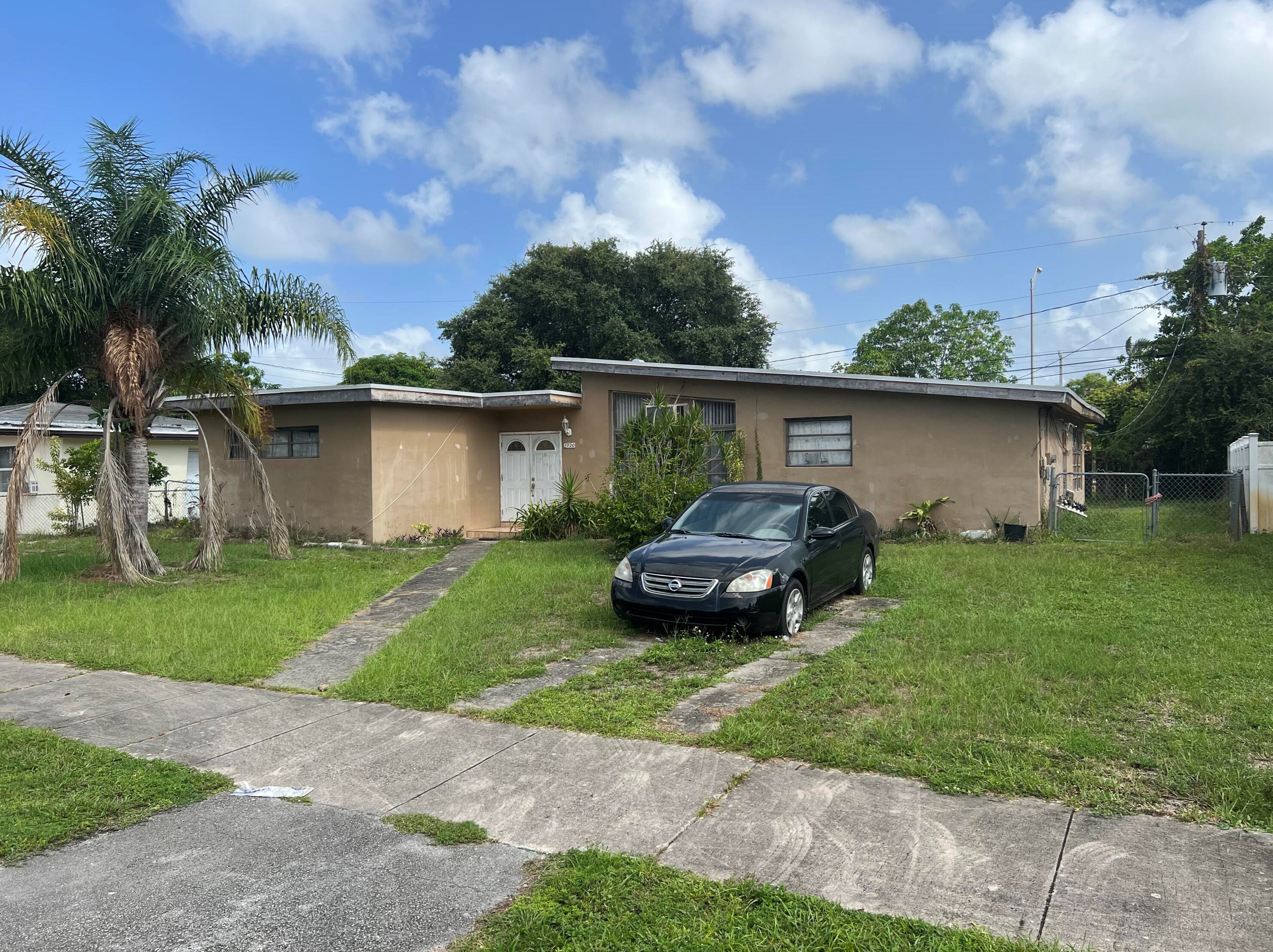 1920 184th St, Miami, FL 33056-2750