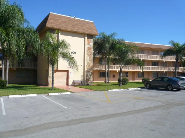600 Village Green Ct #209, Lake Worth, FL 33461
