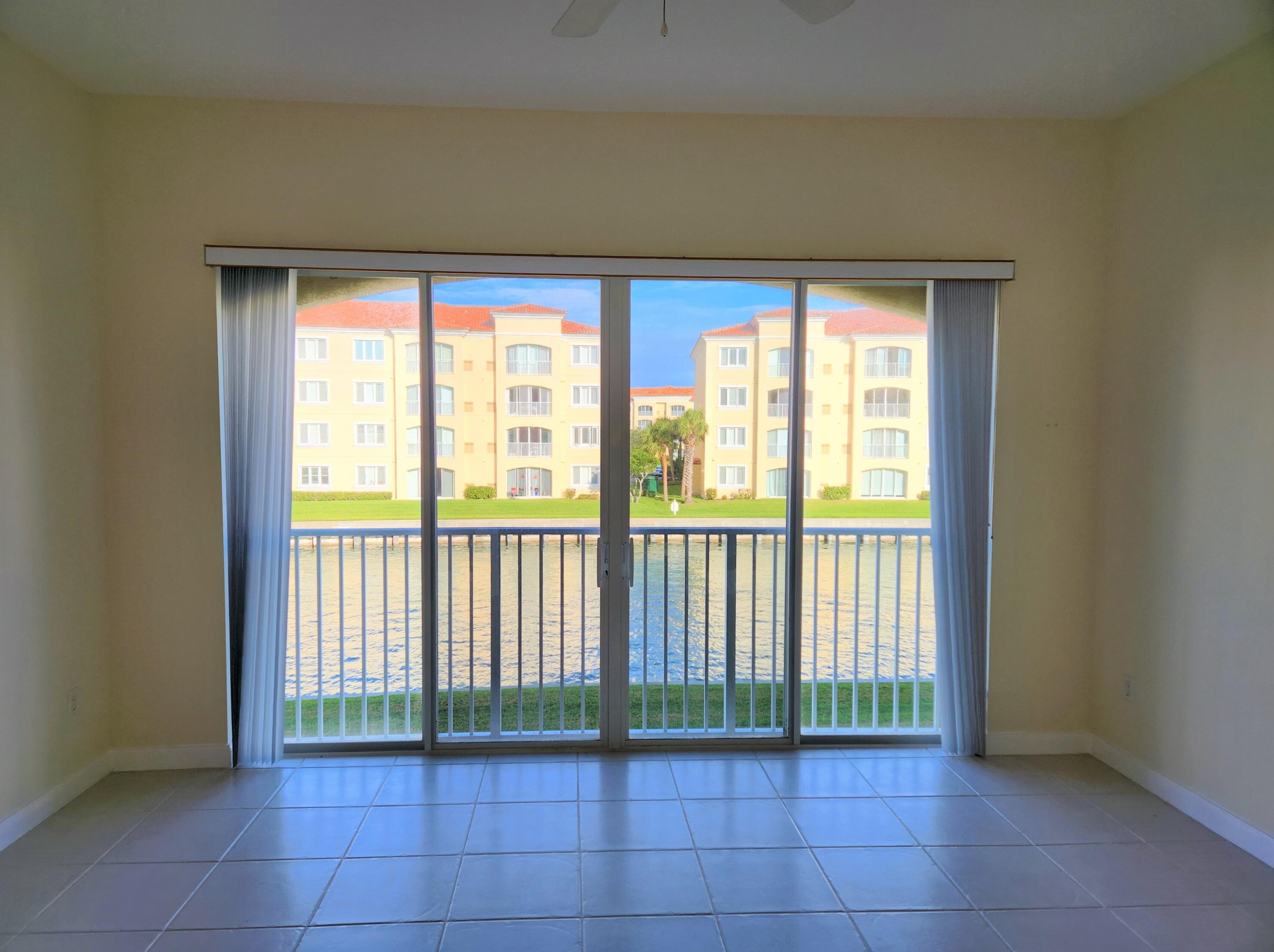 19 W Harbour Isle Dr W #201, Fort Pierce, FL 34949