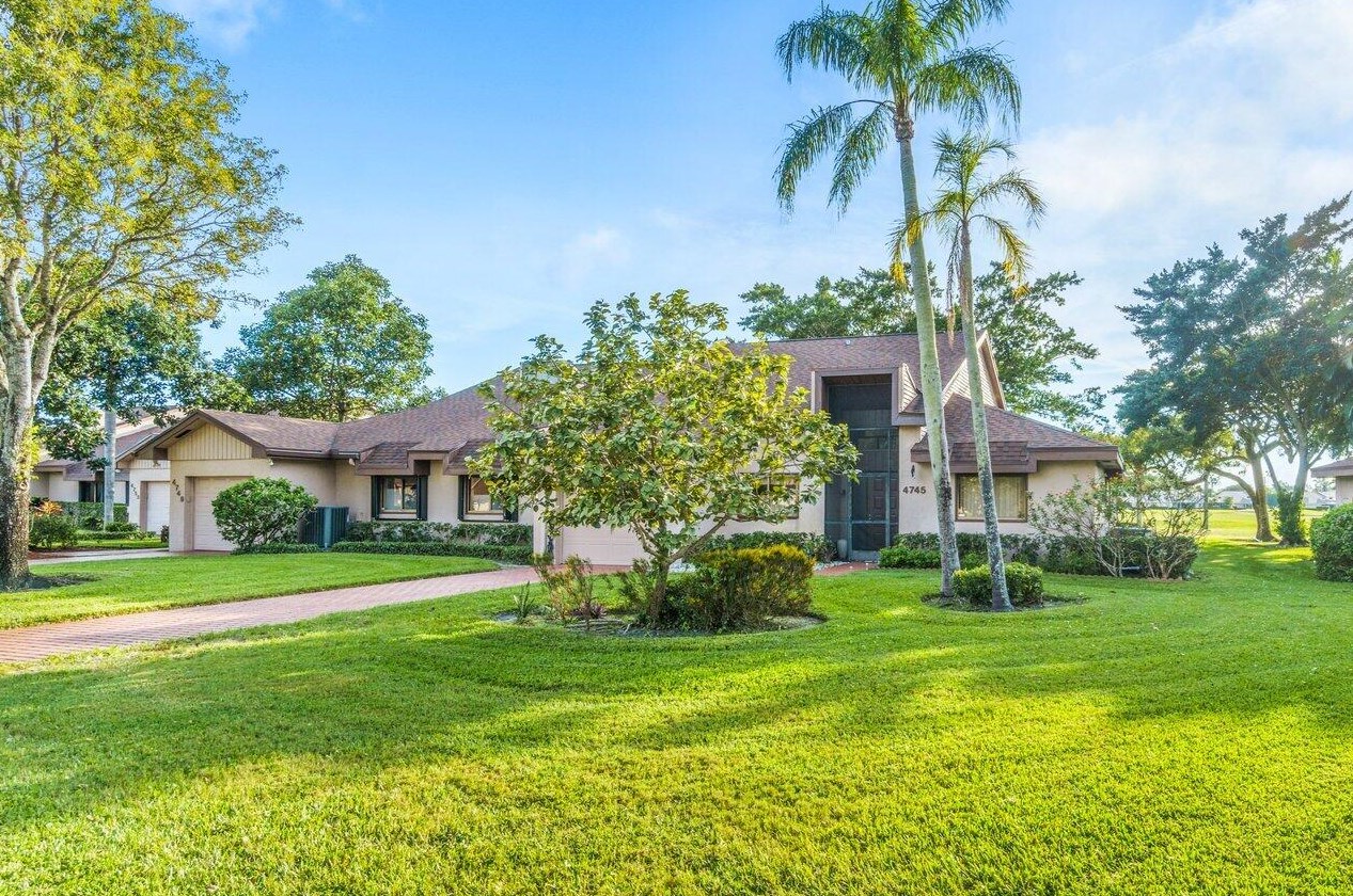 4745 Fountains Dr, Lake Worth, FL 33467-5068