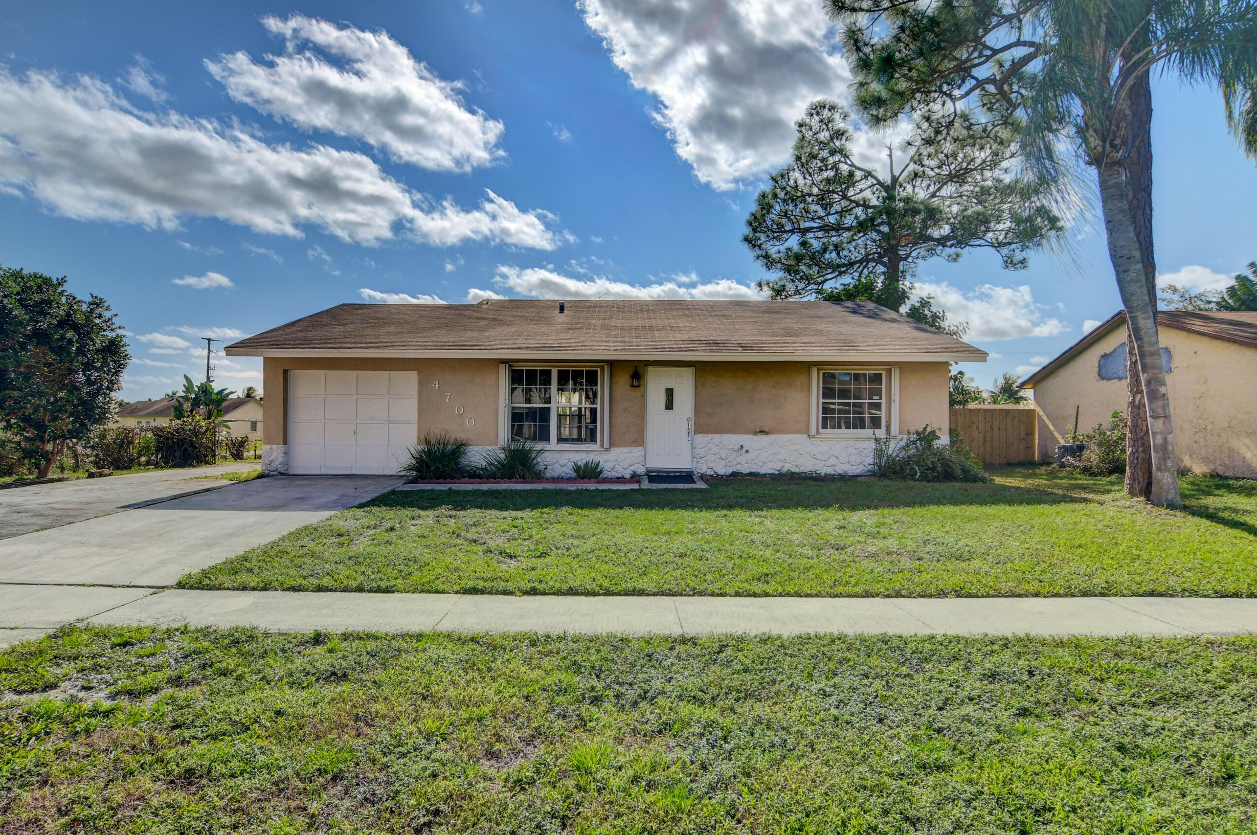 4700 Carthage Cir, Lake Worth, FL 33463-7256