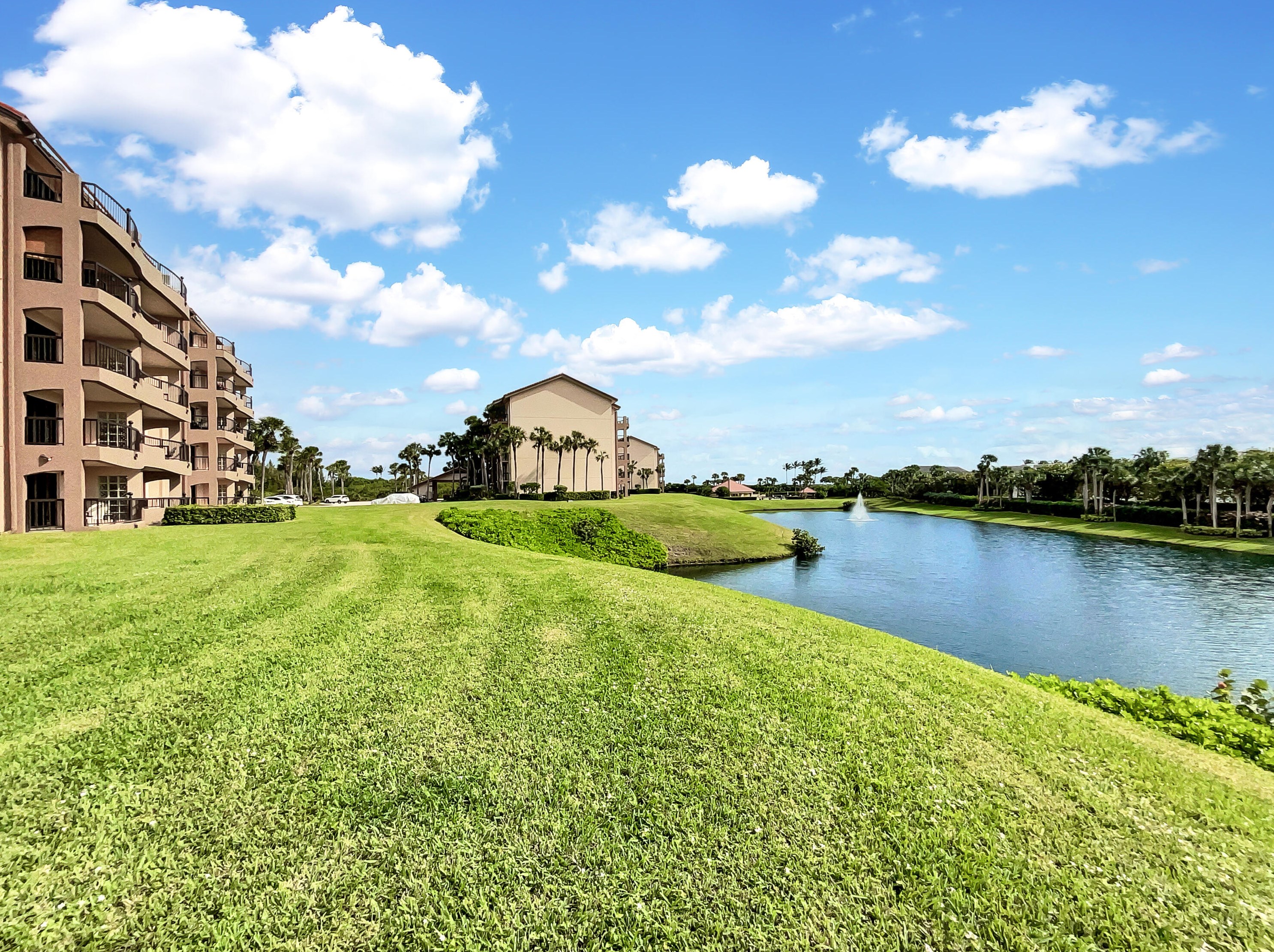 301 Ocean Bluffs Blvd, Jupiter FL  33477-7355 exterior