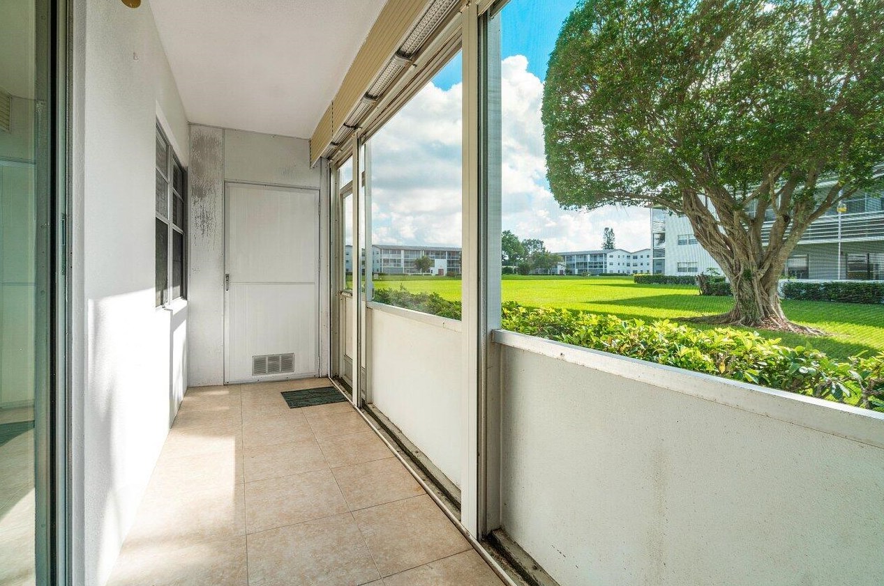 306 Fanshaw H, Boca Raton FL 33434-3050 exterior