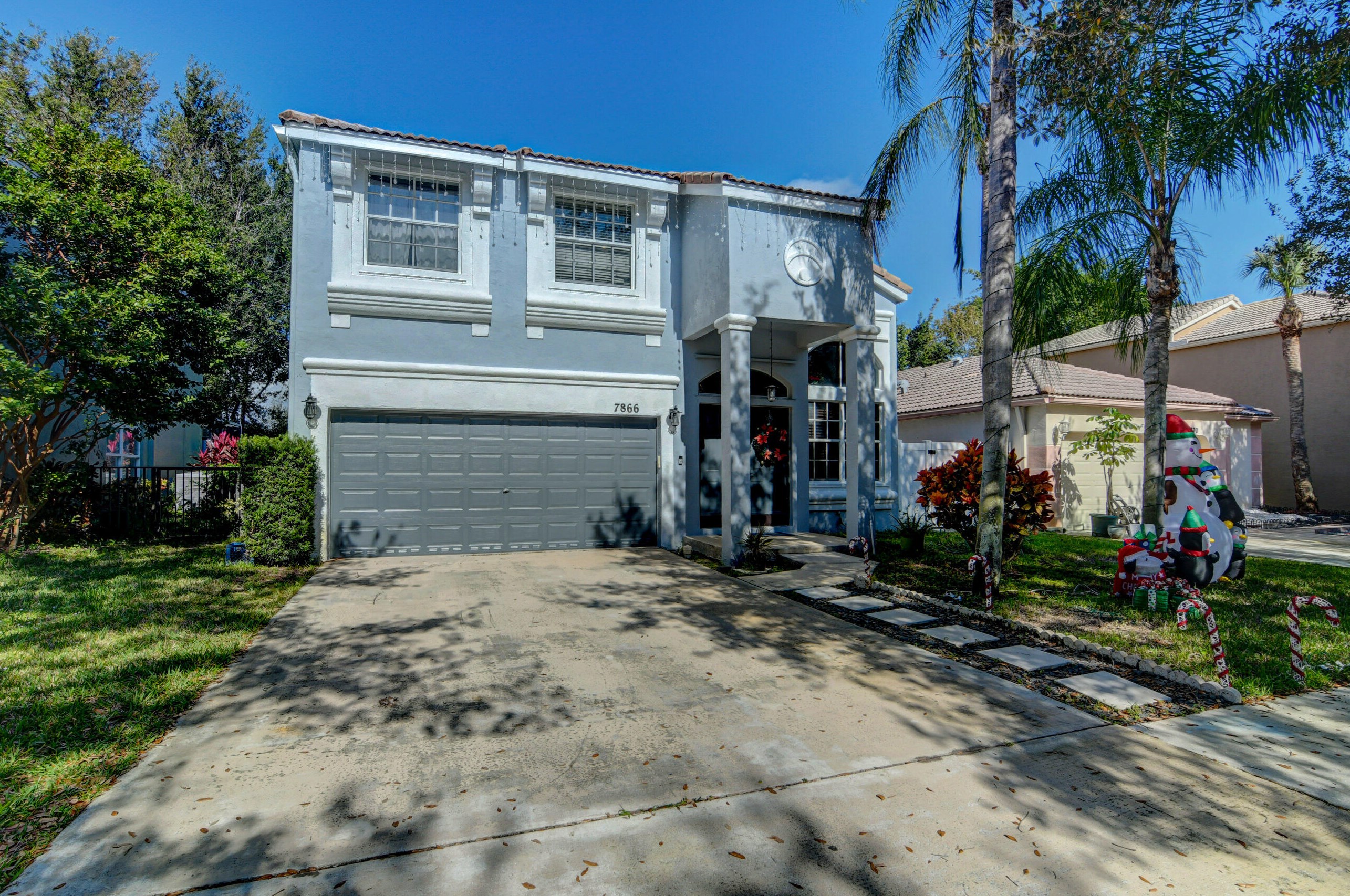 7866 Oak Grove Cir, Lake Worth, FL 33467