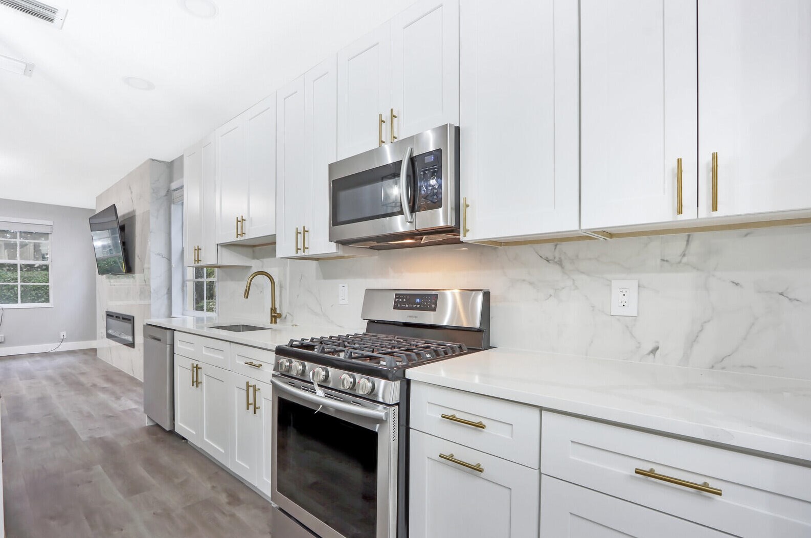 607 Castle Dr, West Palm Beach, FL 33410