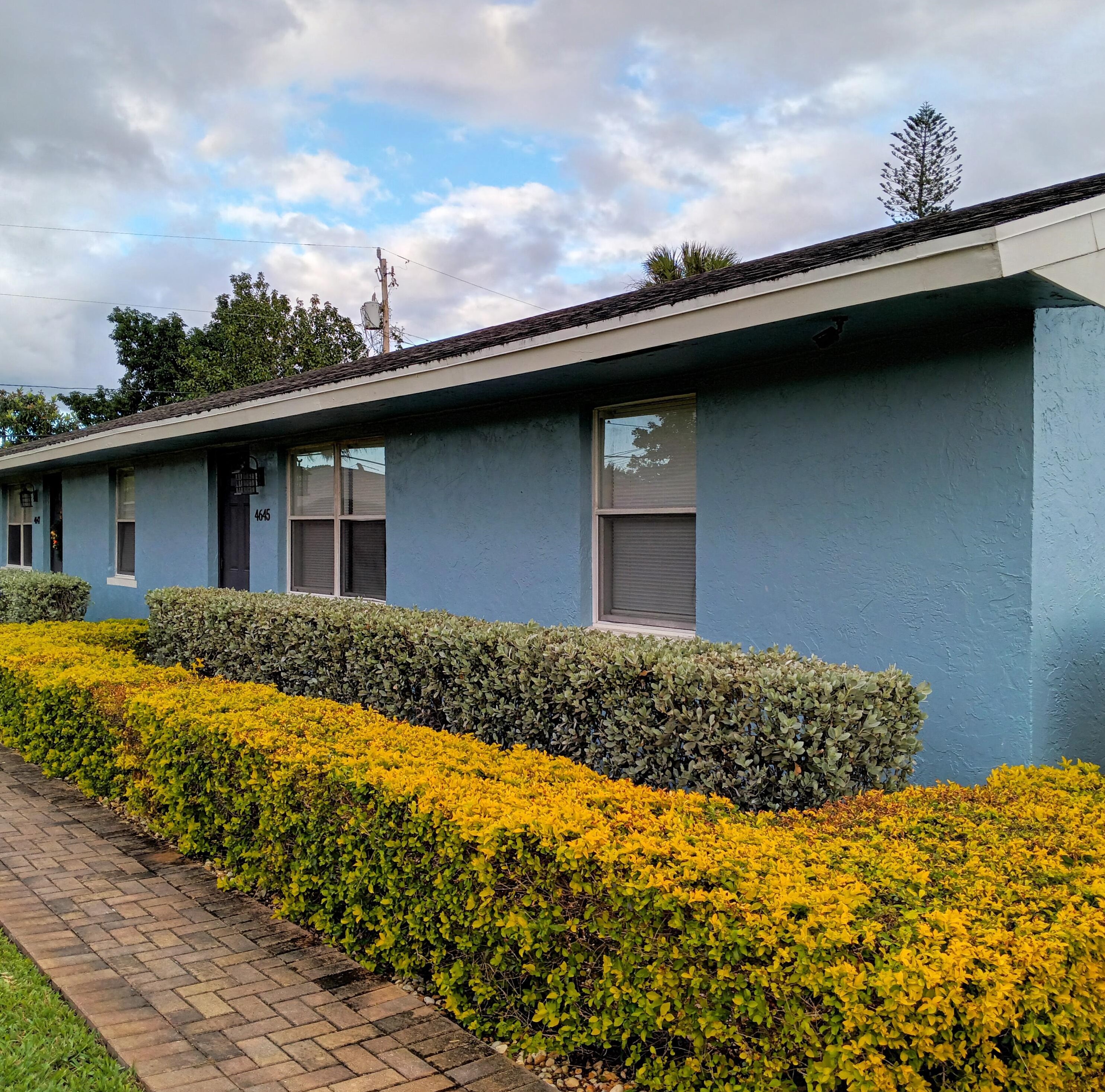 4645 Myrtle Ln, West Palm Beach, FL 33417