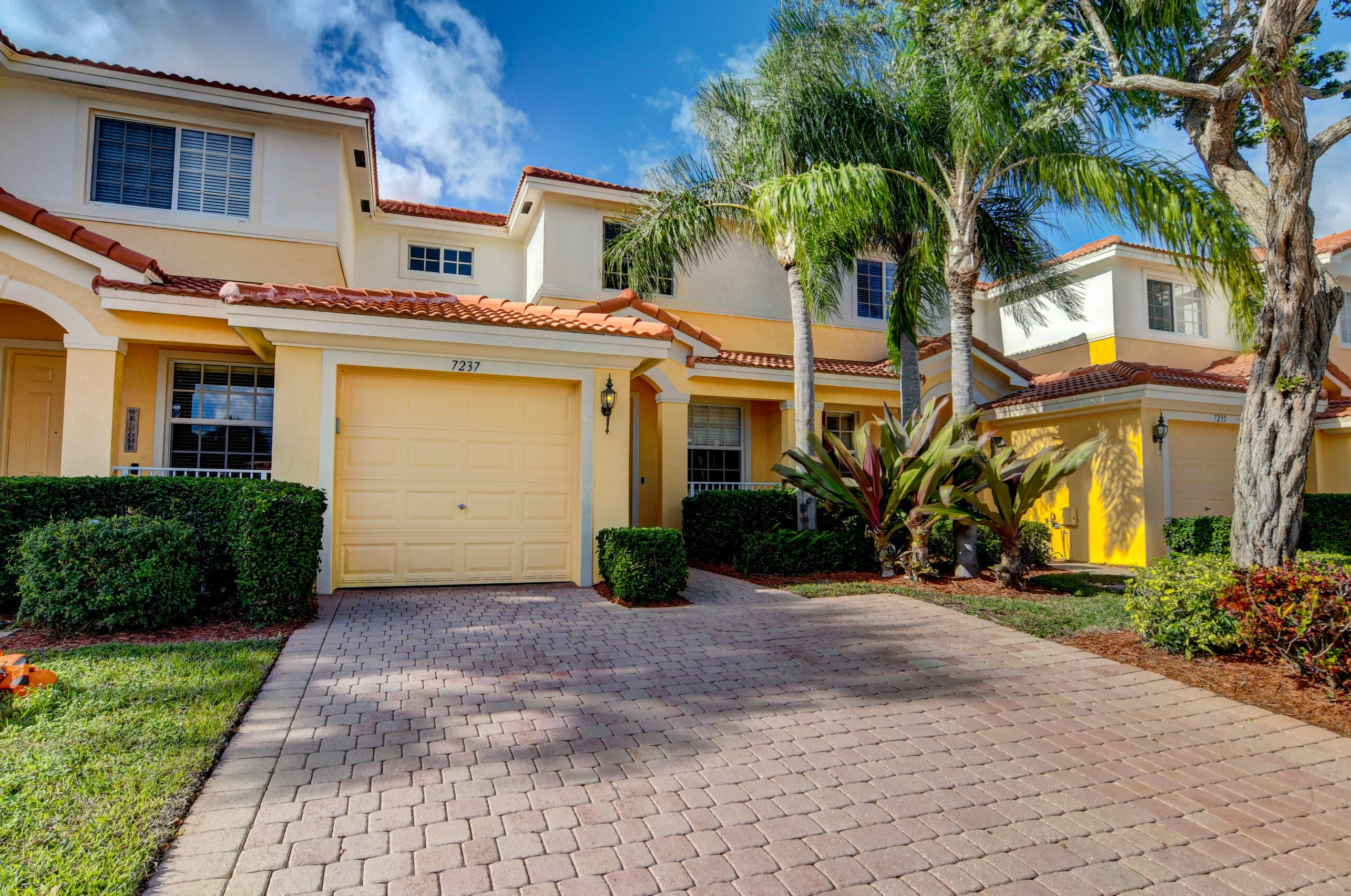 7237 Briella Dr, Boynton Beach, FL 33437