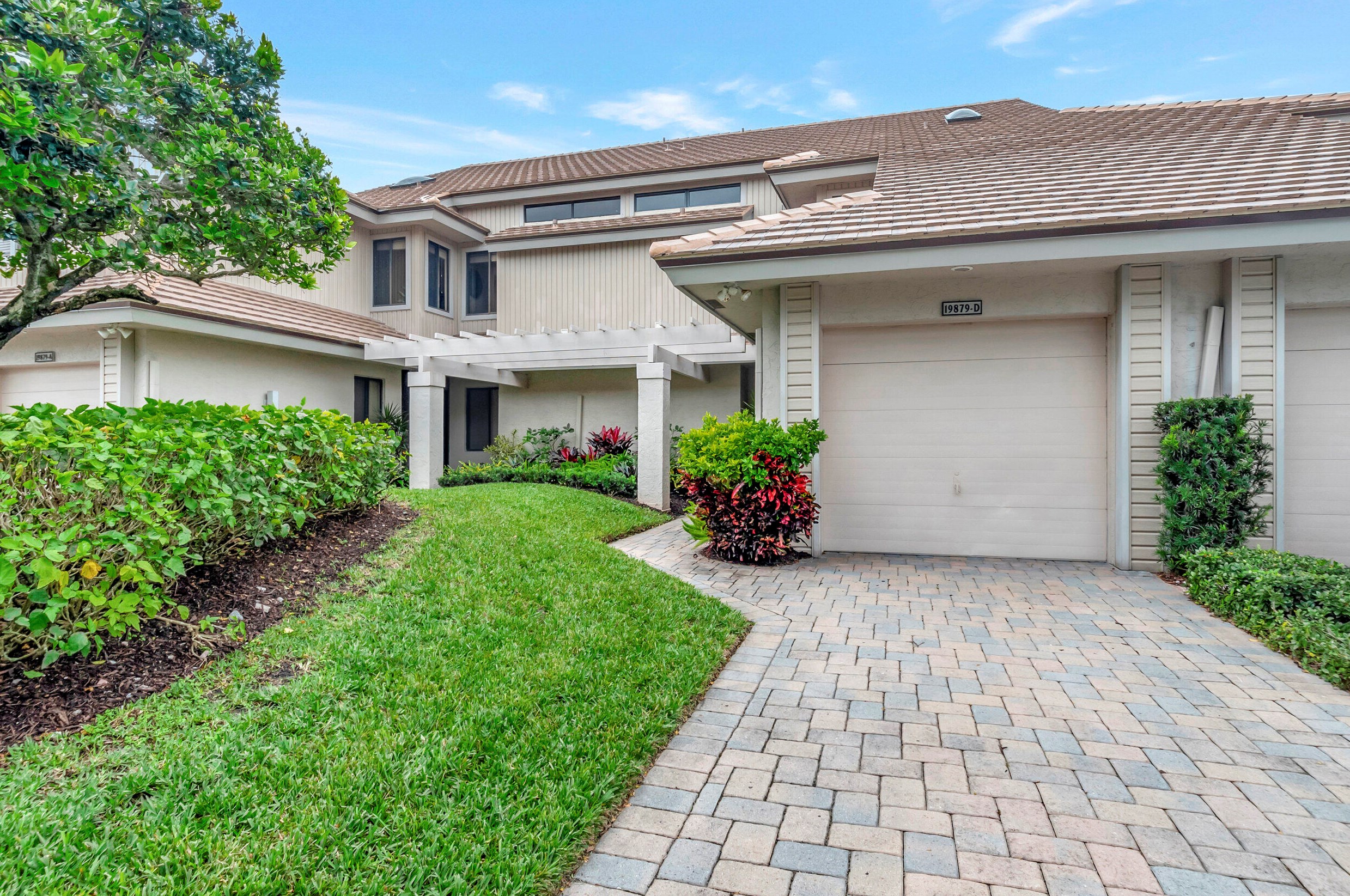 19879 Planters Blvd, Boca Raton, FL 33434-5273