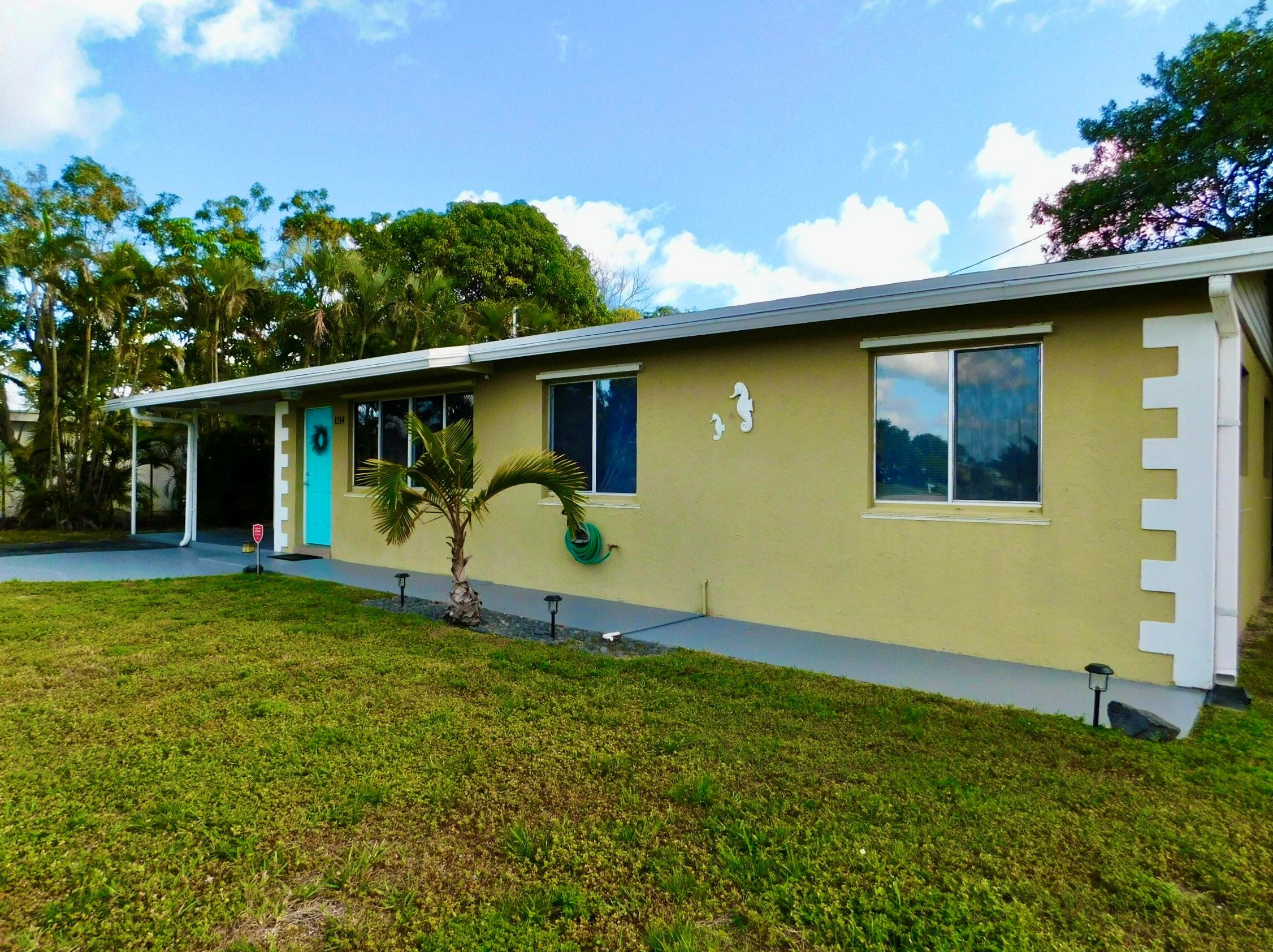 1214 Lake Geneva Dr, Lake Worth, FL 33461