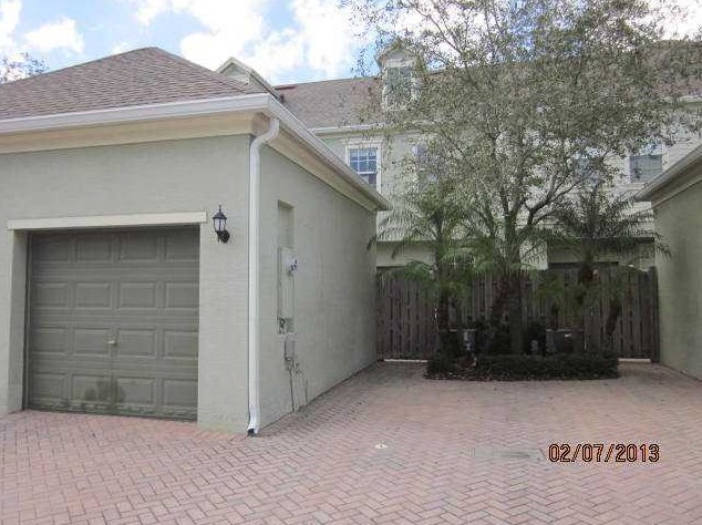 211 Thatch Palm Cir, Jupiter FL  33458-7167 exterior