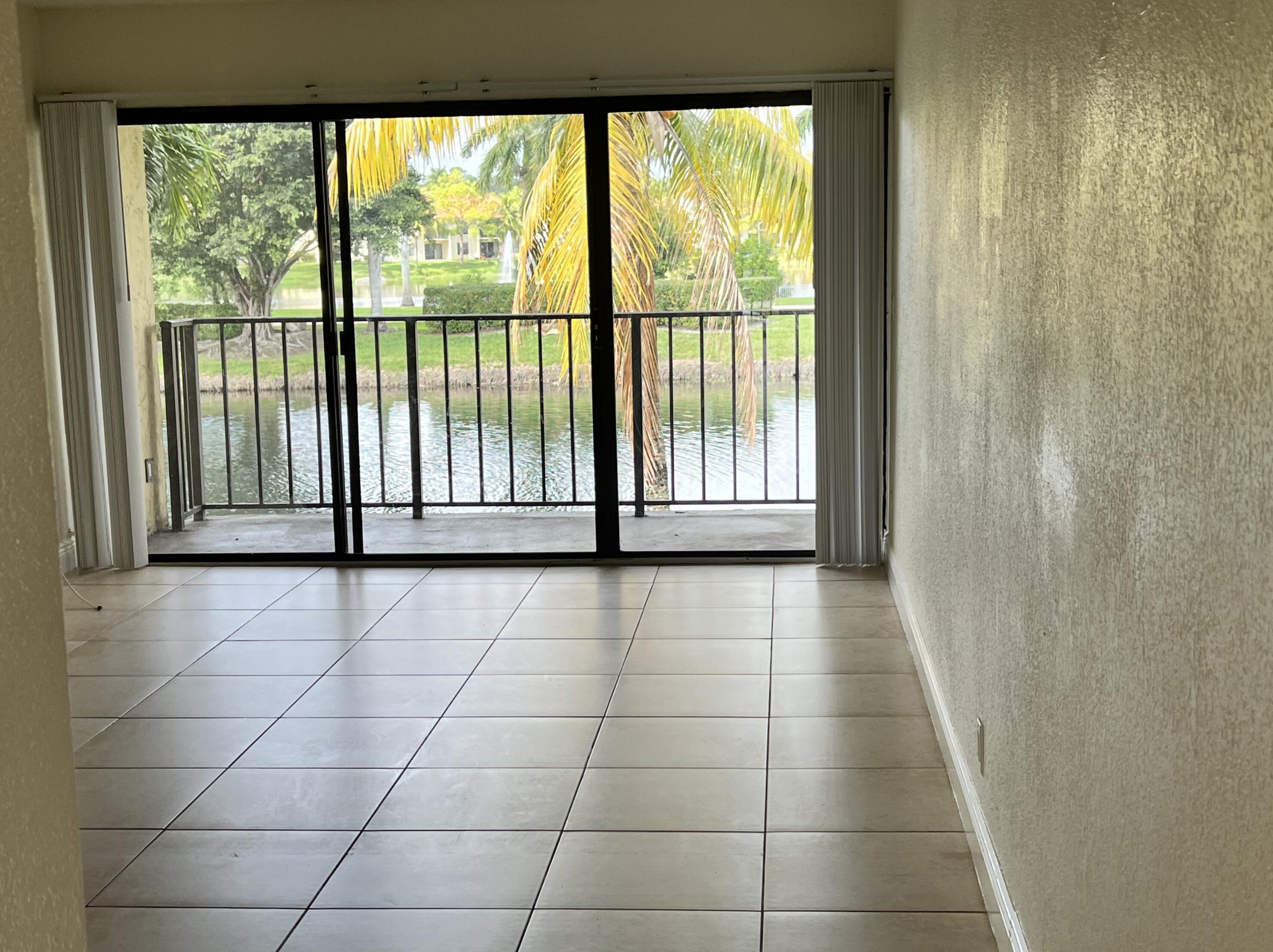 1523 Lake Crystal Dr #f, West Palm Beach, FL
