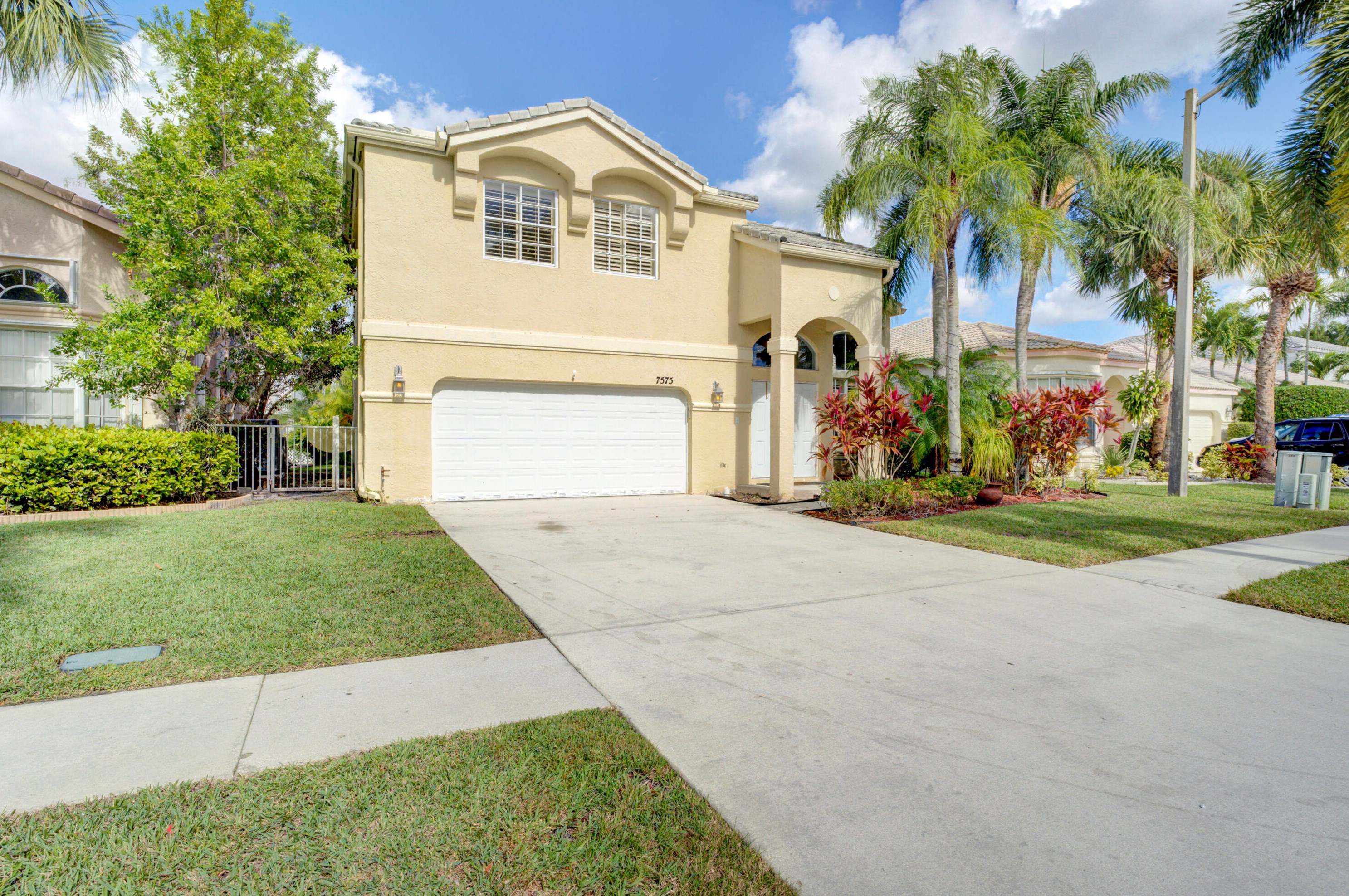 7575 Ridgefield Ln, Lake Worth, FL 33467-7330