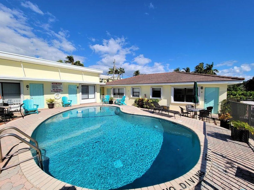 1 Tropical Dr #6, Boynton Beach, FL 33435