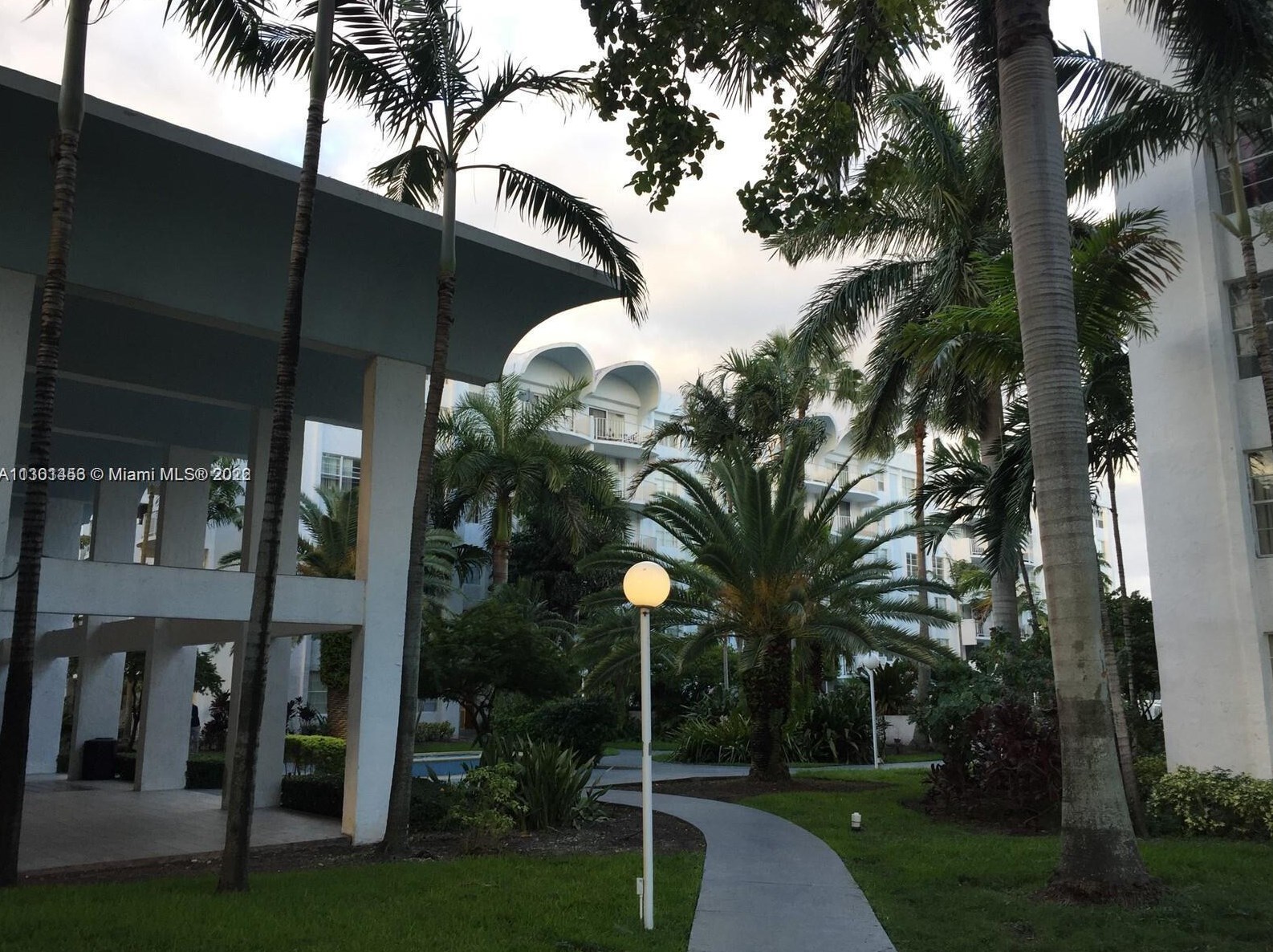 492 Nw 165th St Street Unit #c-614, Miami, FL 33169