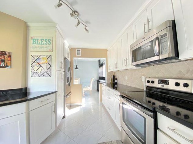 3661 Via Poinciana #301, Lake Worth, FL 33467
