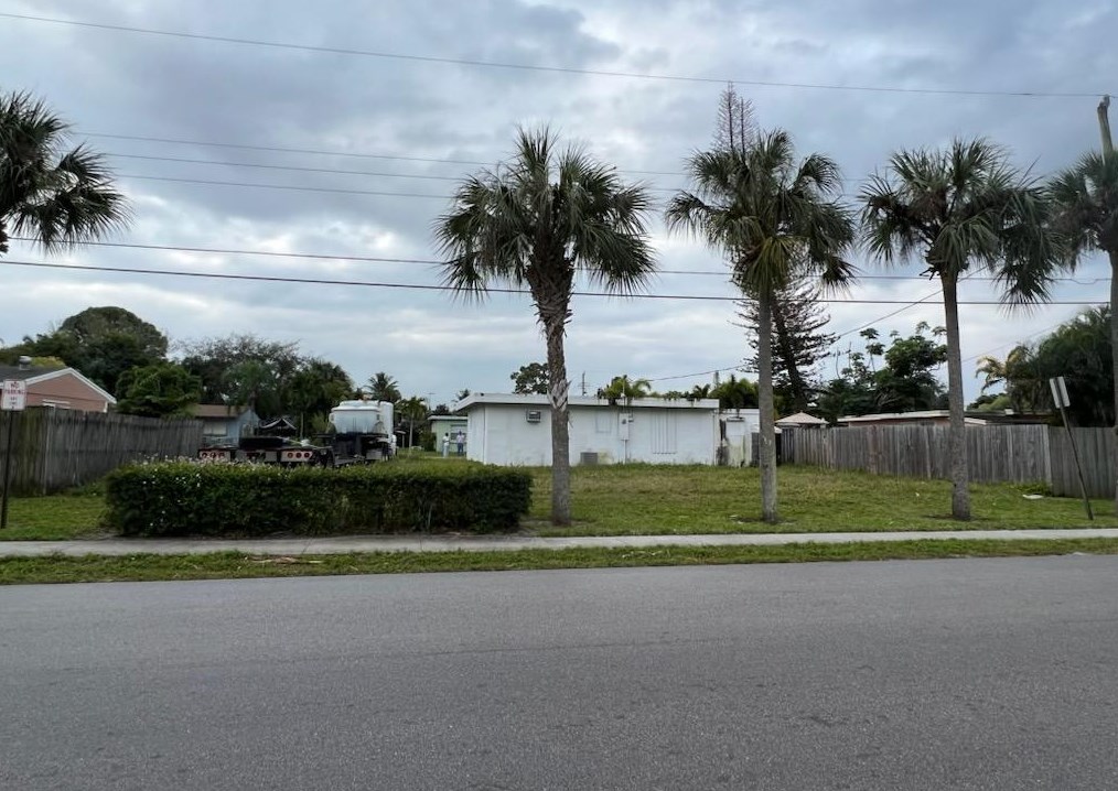 4945 Ohio Rd, Lake Worth, FL 33463-4637