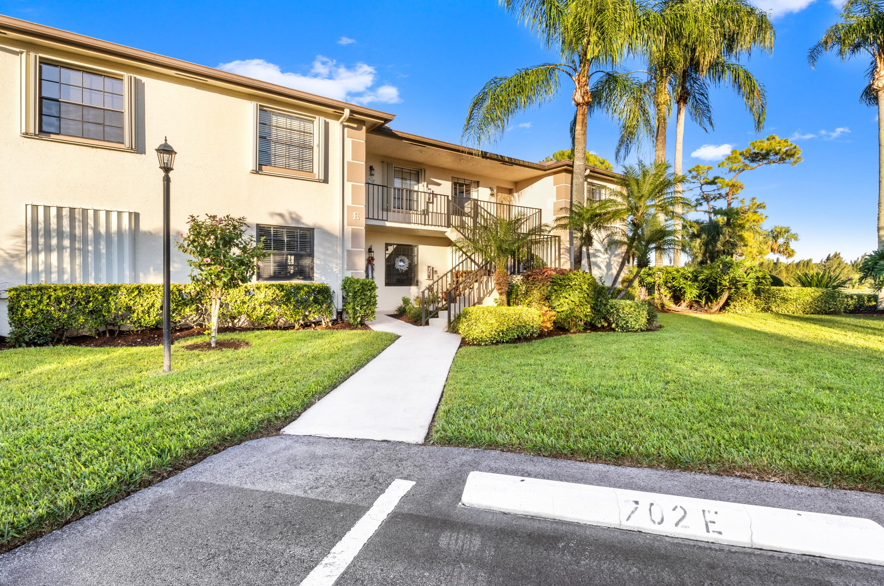 702 Pinecrest Cir, Jupiter FL  33458-8680 exterior