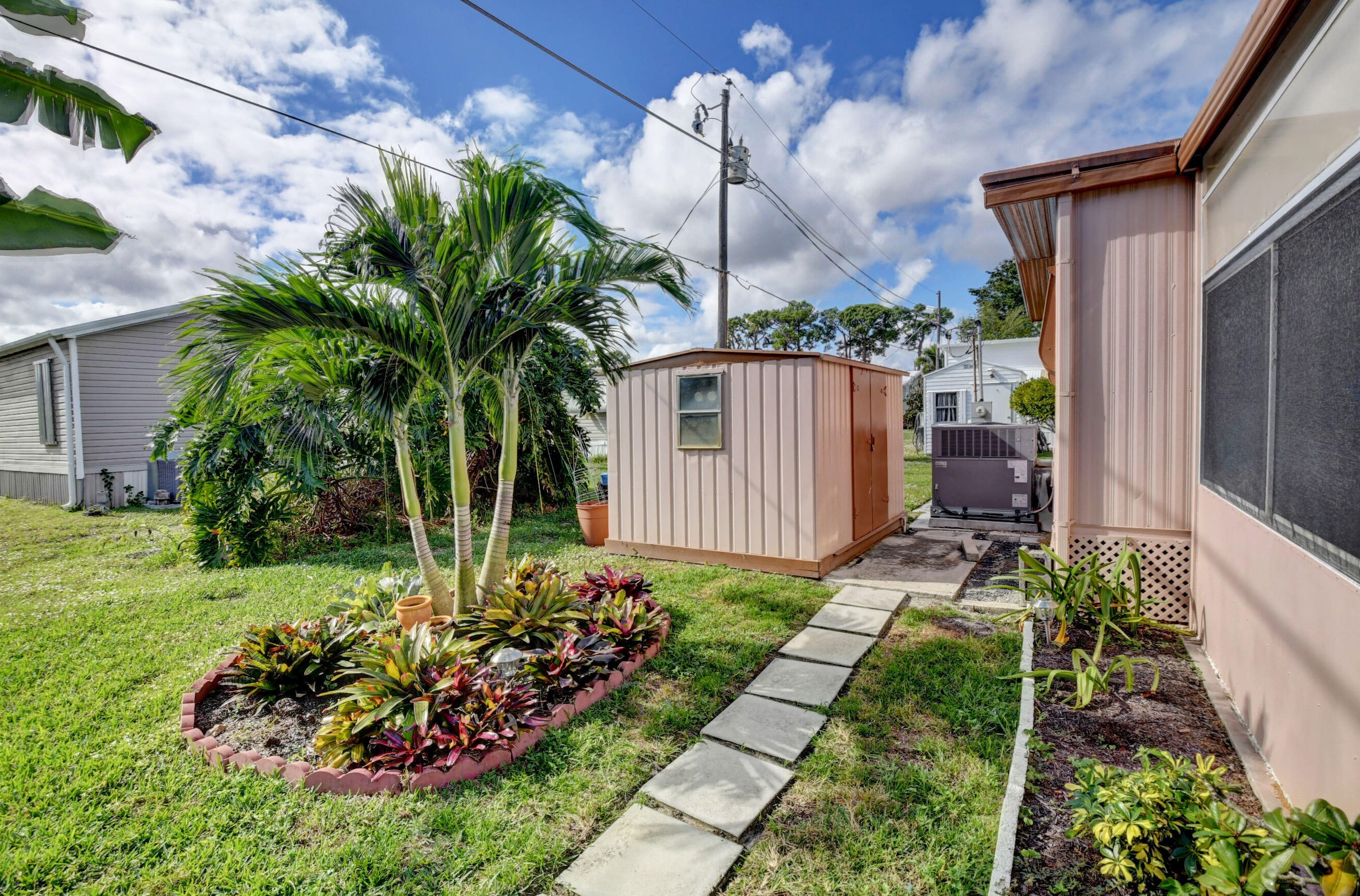 4434 Mockingbird Dr, Boynton Beach FL  33436-2640 exterior