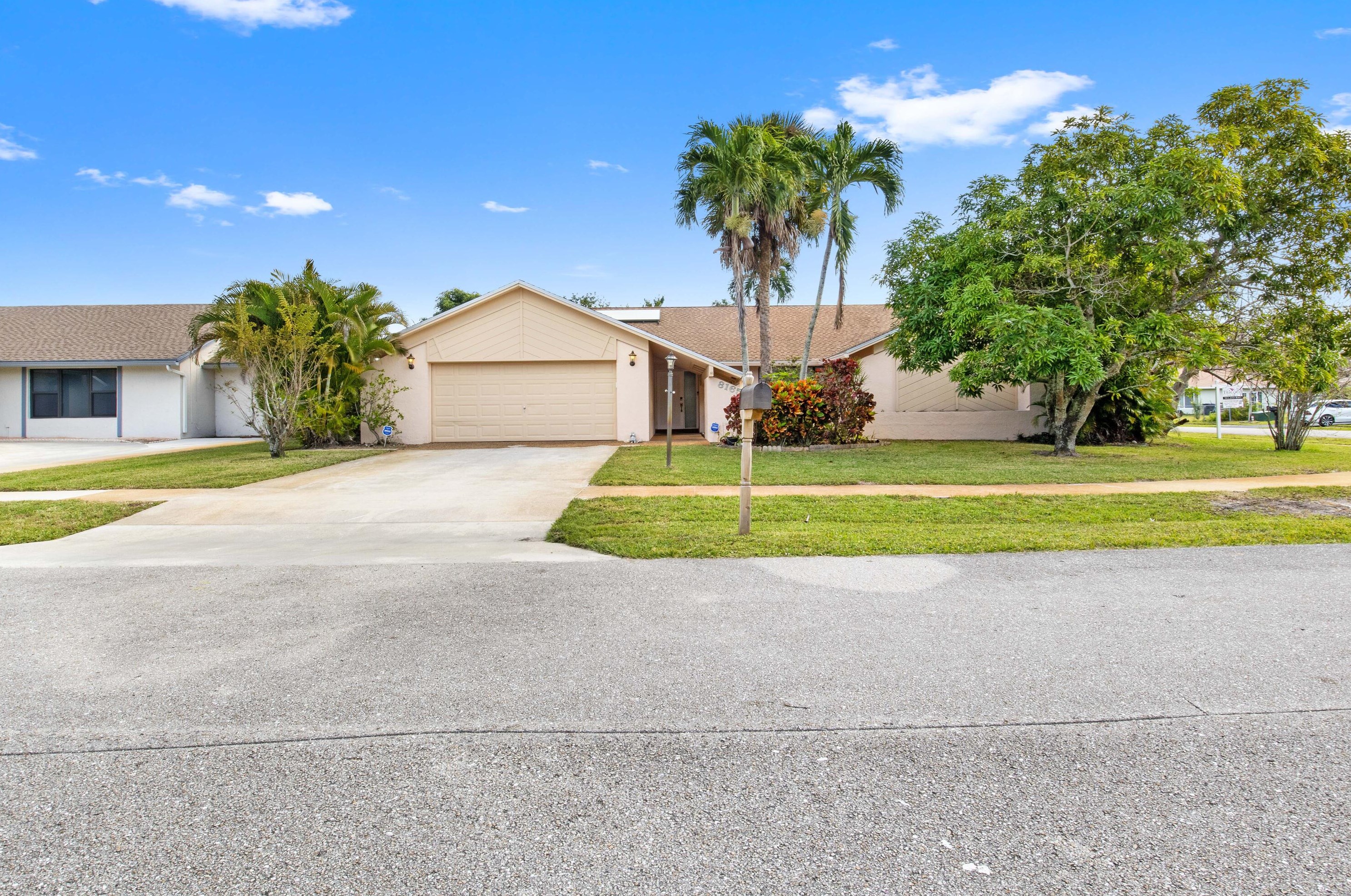 8165 Chatuga Ct, Lake Worth, FL 33467-5503