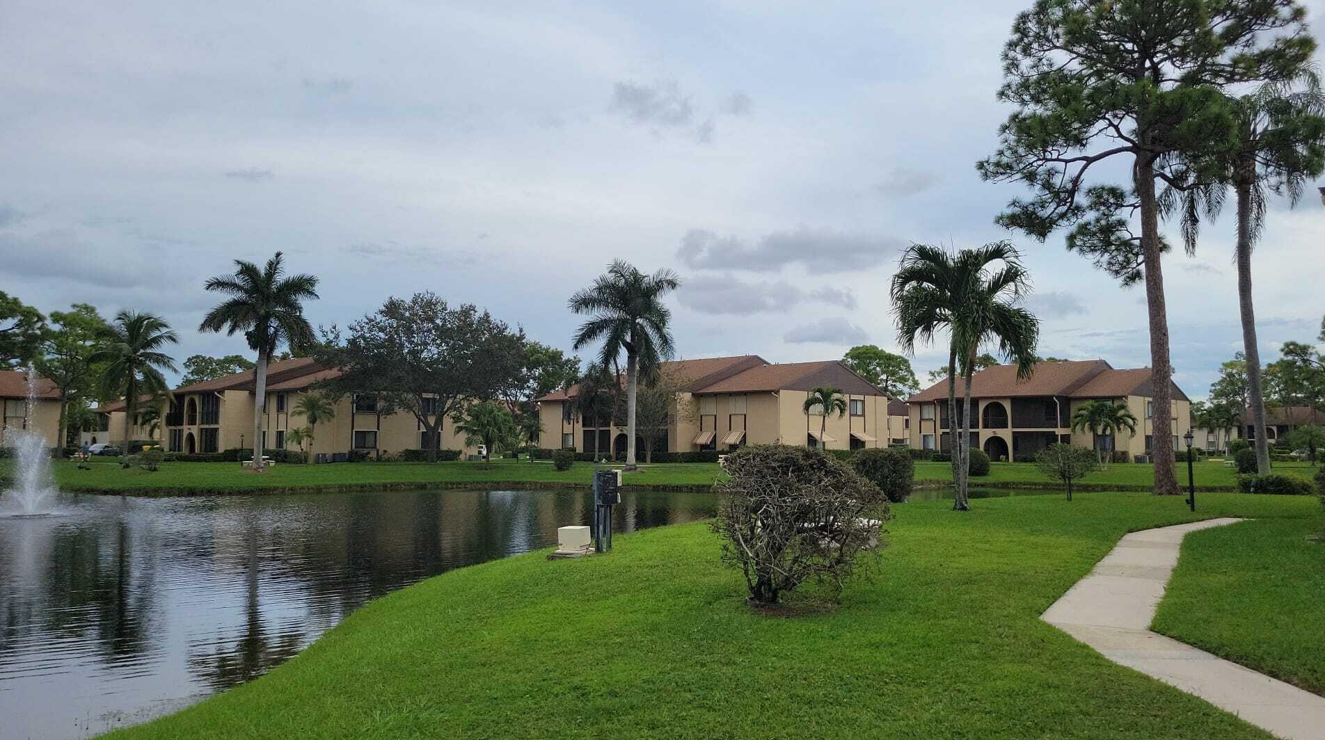 233 Pine Hov Cir #a-2, Lake Worth, FL 33463