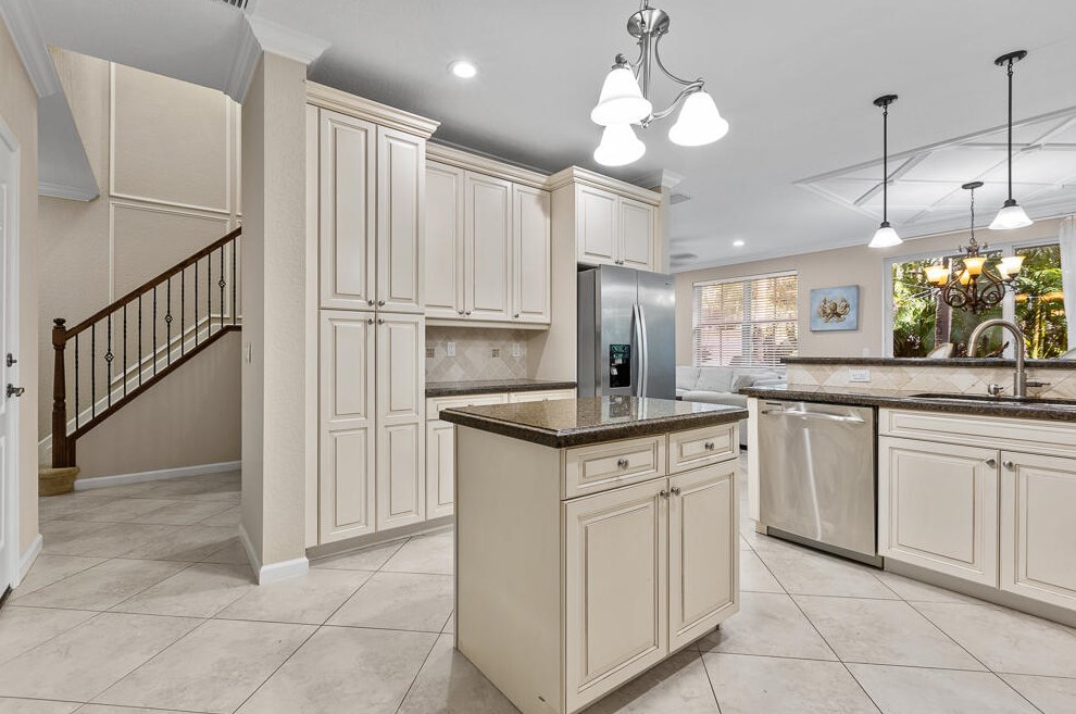 121 E Prive Cir, Delray Beach, FL 33445