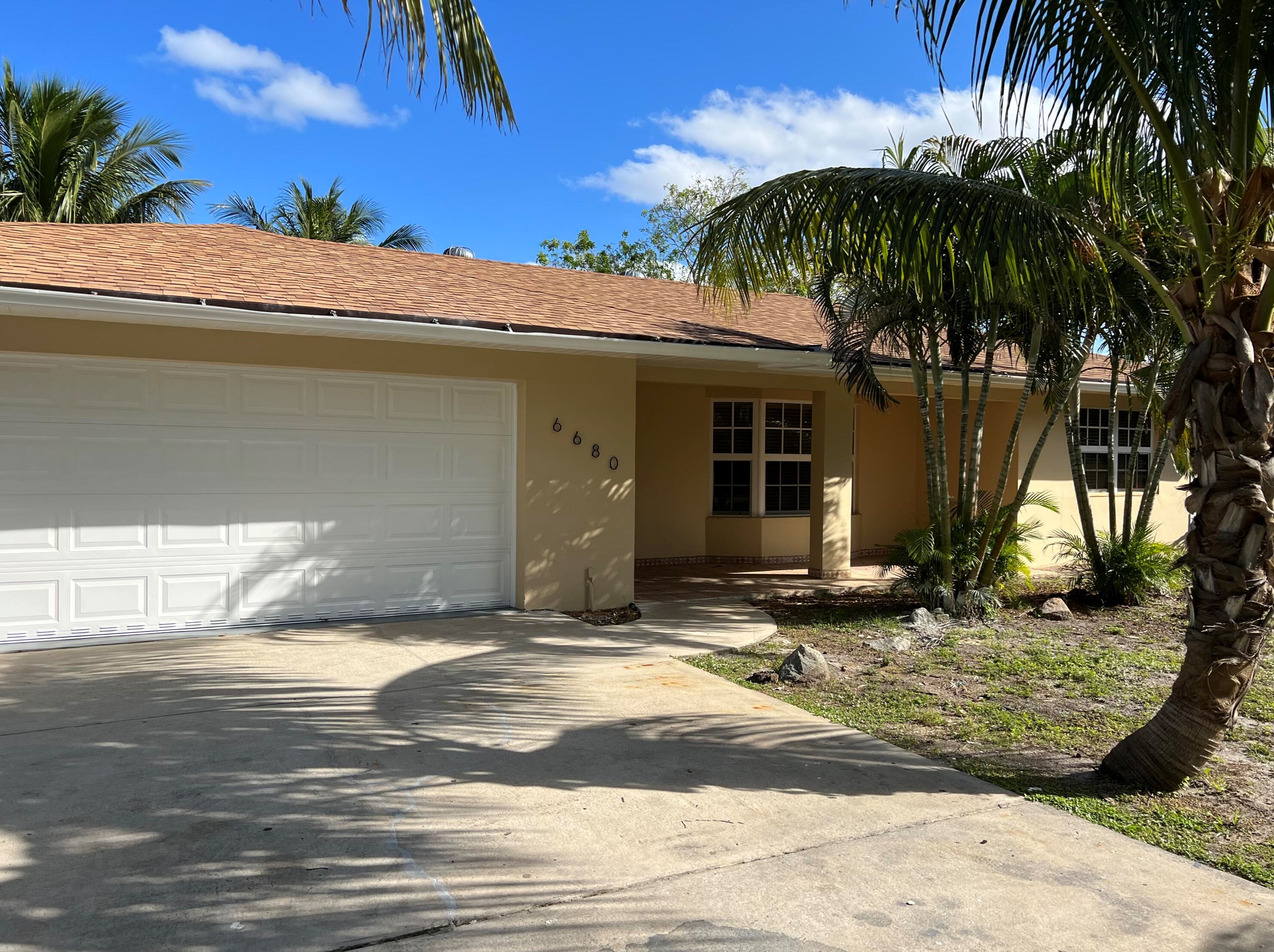 6680 Hillside Ln, Lake Worth FL  33462-4032 exterior