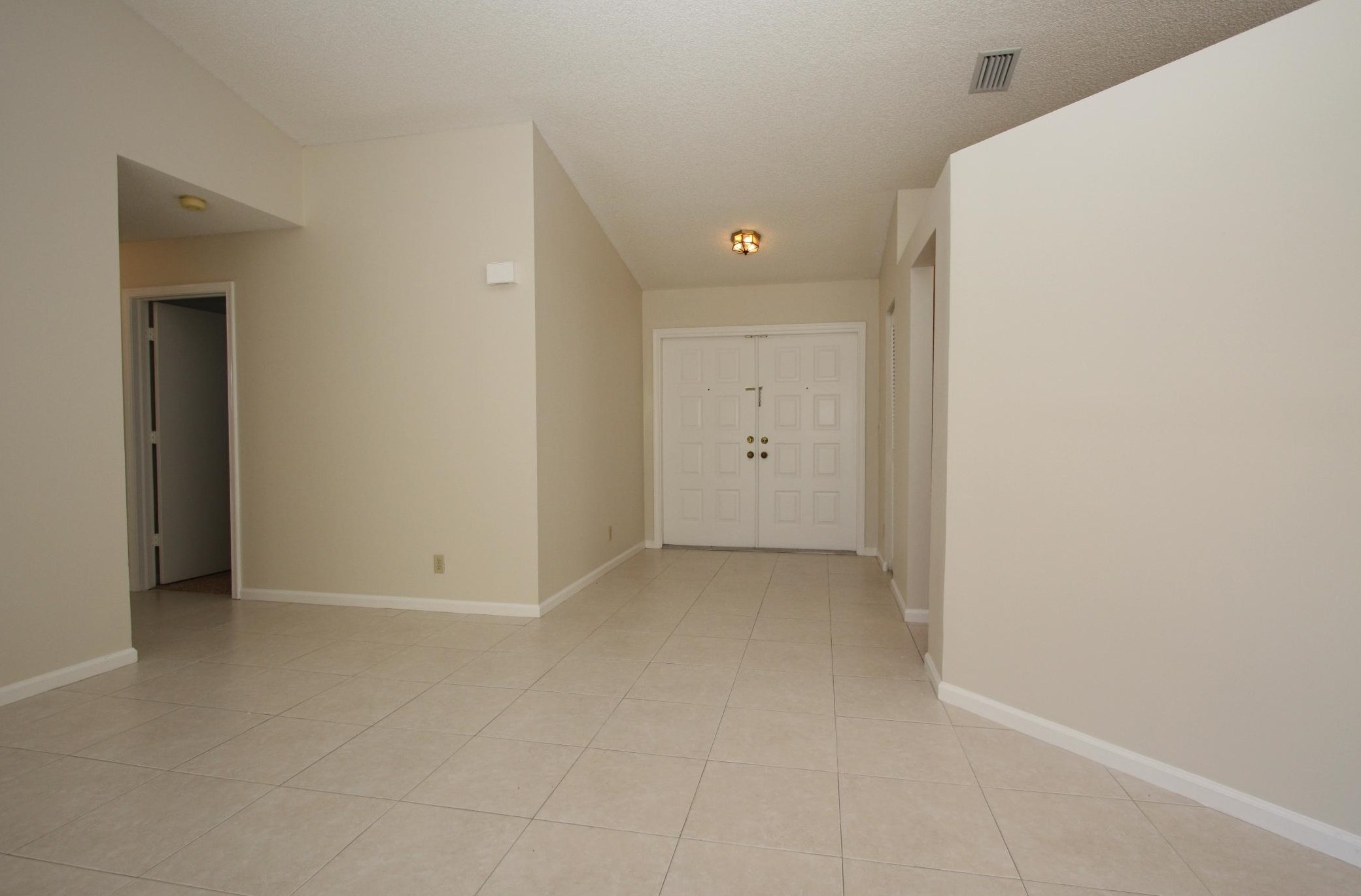 8050 W Country Club Blvd, Boca Raton, FL 33487