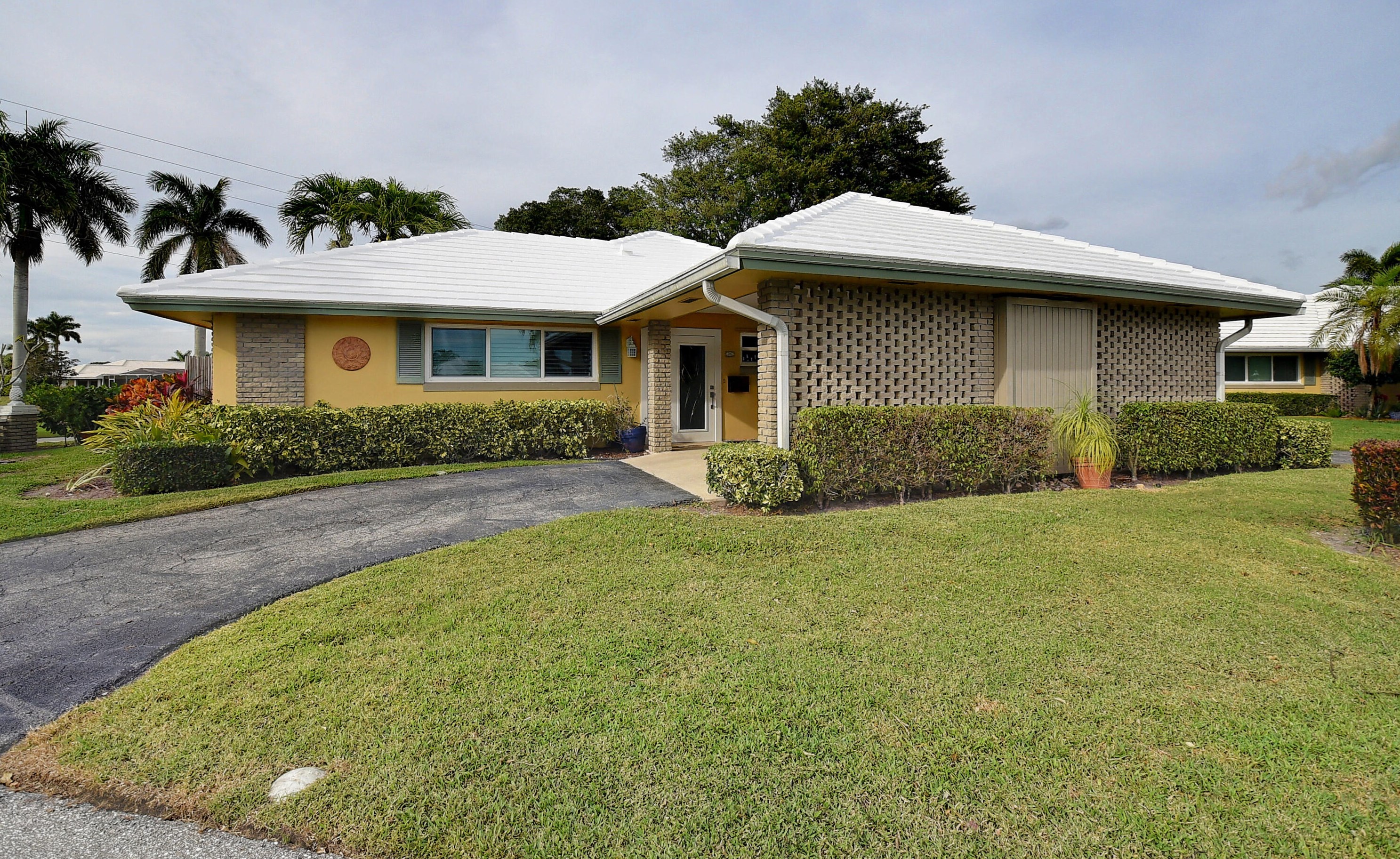 378 Yorktowne Cir, Lake Worth, FL 33462-1132