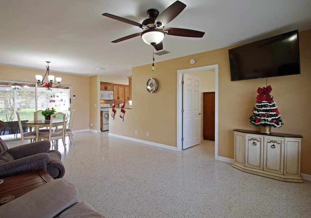1820 Laurel Ln, West Palm Beach, FL 33406-6744
