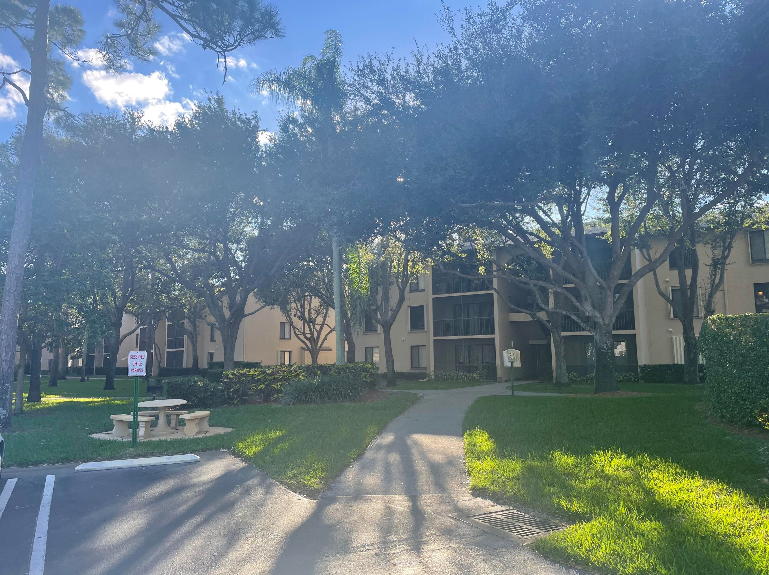 205 Foxtail Dr Apt B1, West Palm Beach, FL 33415