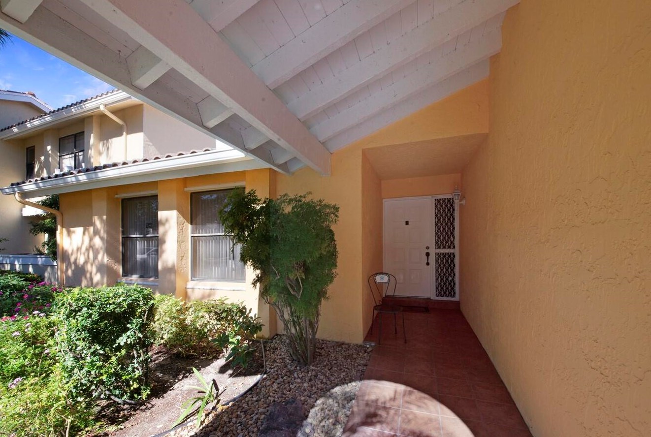 6105 Via Laguna Ln, Boca Raton, FL 33433