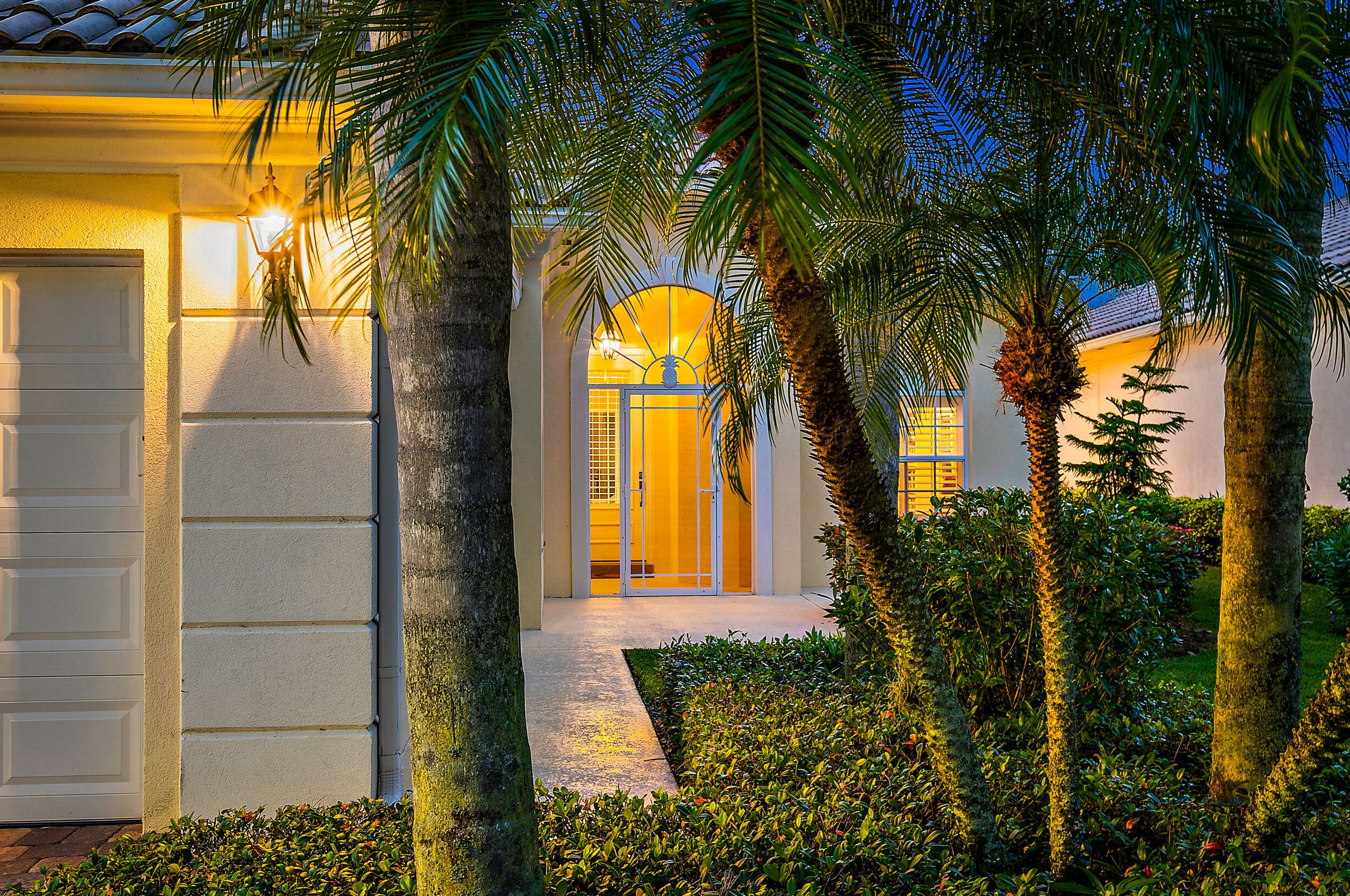 8824 Retreat Dr, Hobe Sound, FL 33455-8903