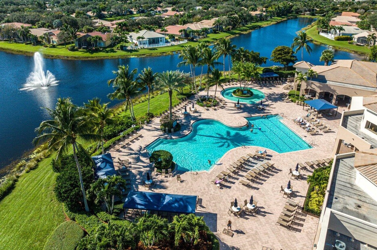 7038 Great Falls Cir, Boynton Beach FL  33437-3998 exterior