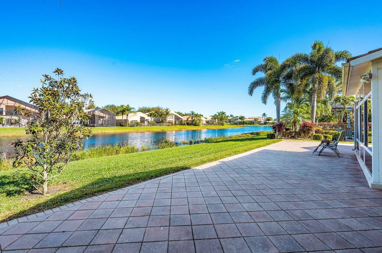 7038 Great Falls Cir, Boynton Beach FL  33437-3998 exterior