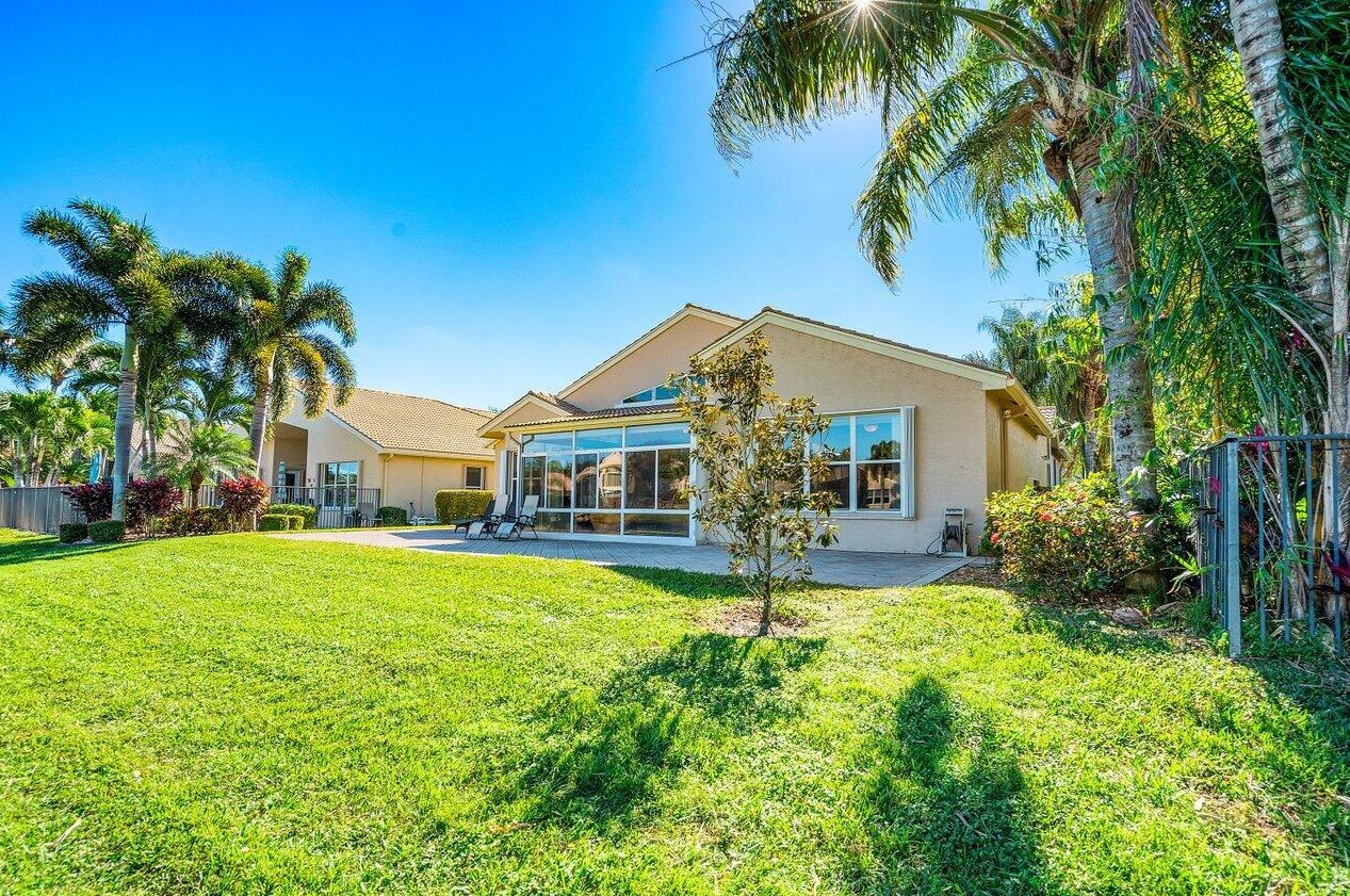 7038 Great Falls Cir, Boynton Beach FL  33437-3998 exterior