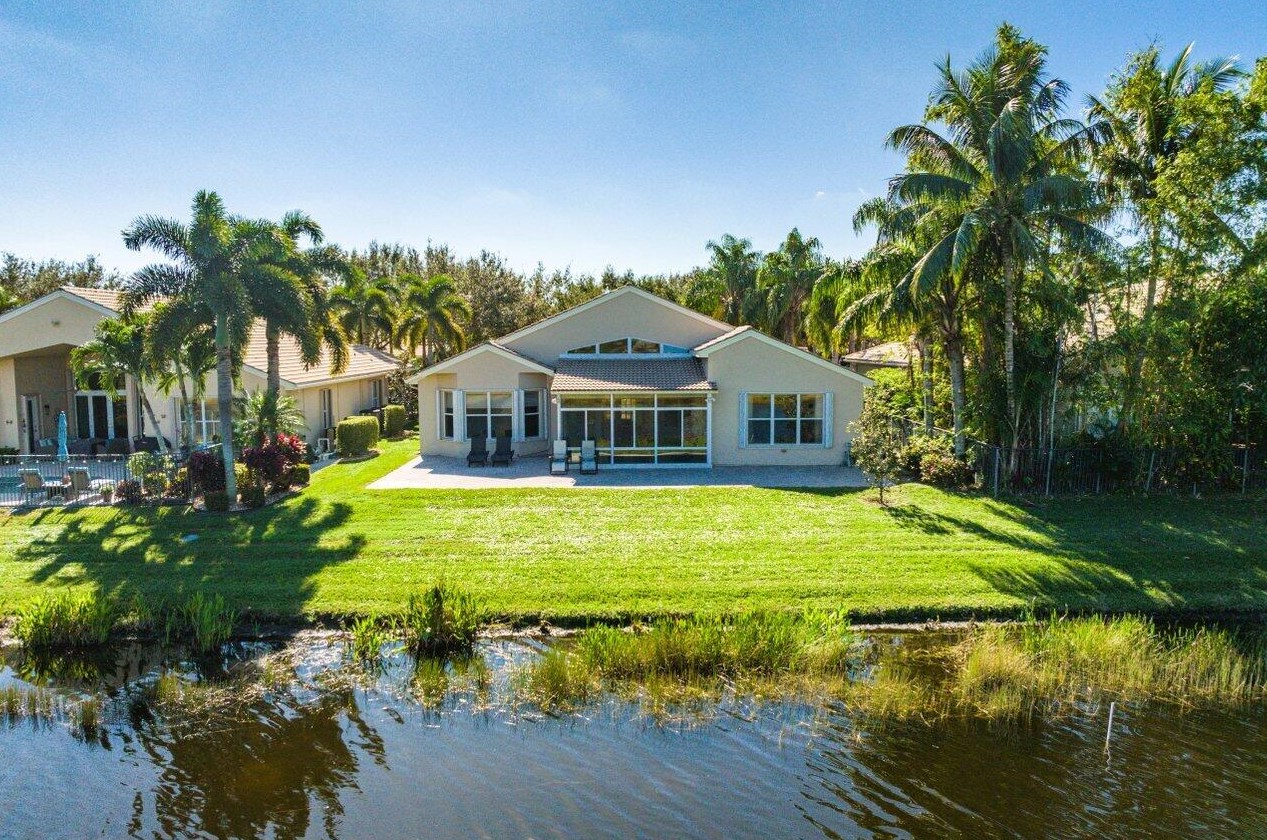 7038 Great Falls Cir, Boynton Beach FL  33437-3998 exterior