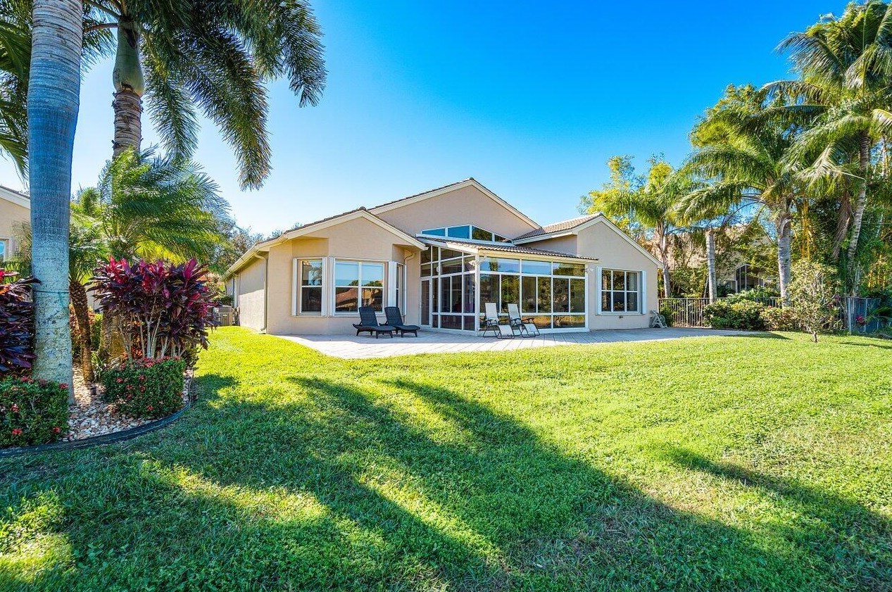 7038 Great Falls Cir, Boynton Beach FL  33437-3998 exterior