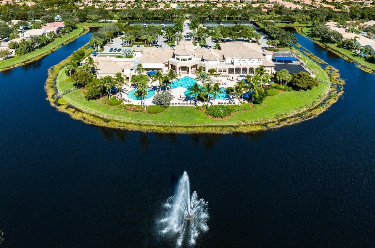 7038 Great Falls Cir, Boynton Beach FL  33437-3998 exterior
