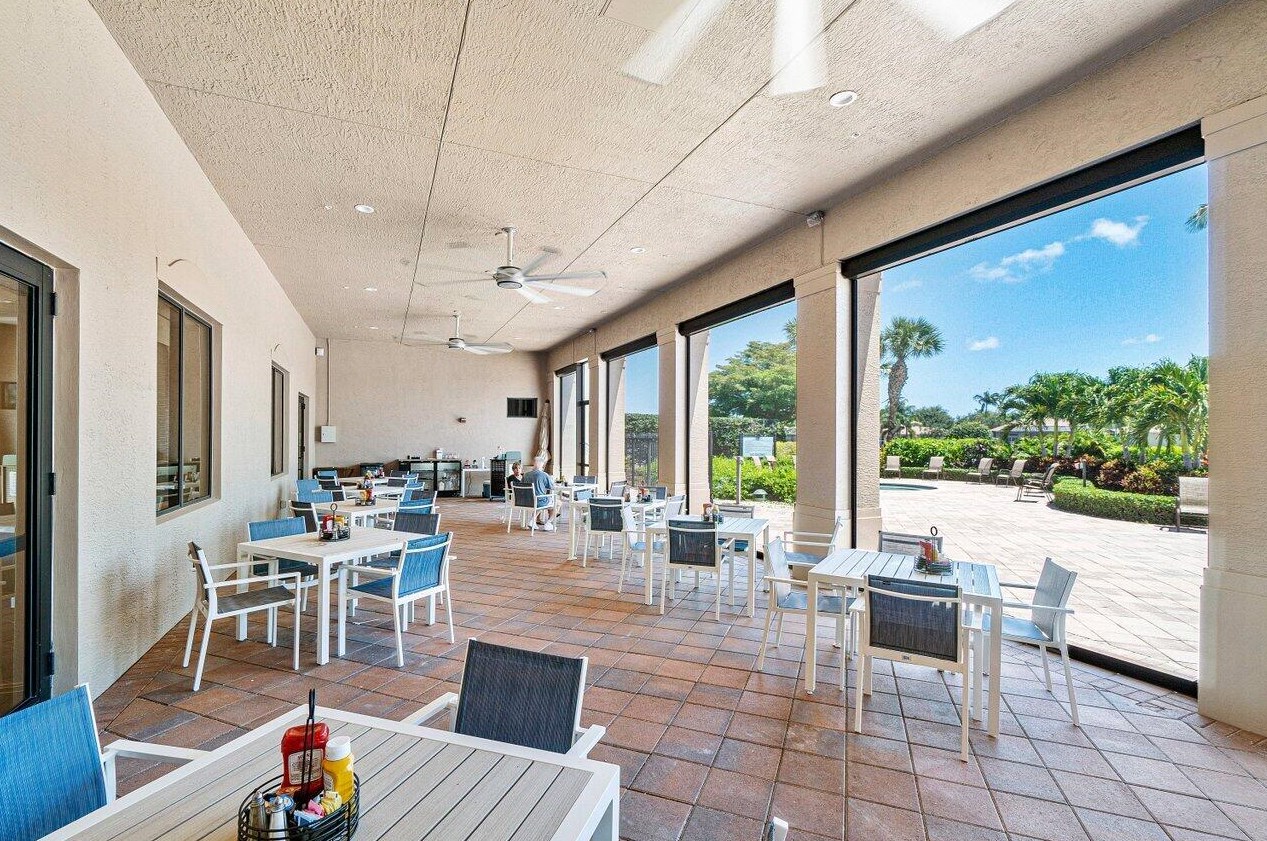 7038 Great Falls Cir, Boynton Beach FL  33437-3998 exterior