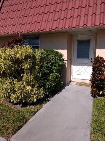 166 Amherst Ln, Lake Worth, FL 33467-2682