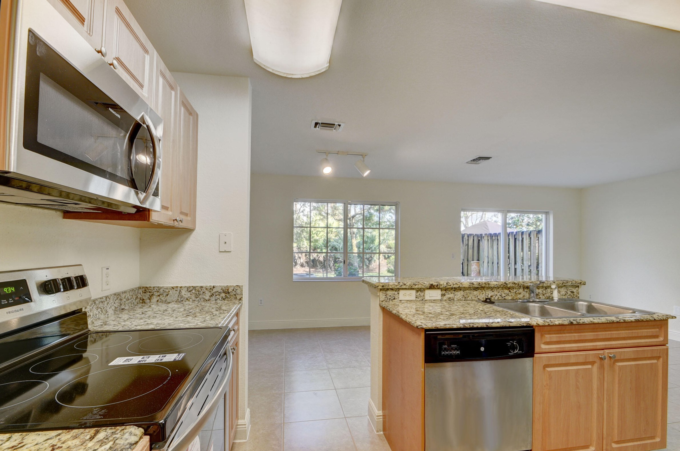 6623 Old Farm Trl, Boynton Beach FL 33437-7903 exterior