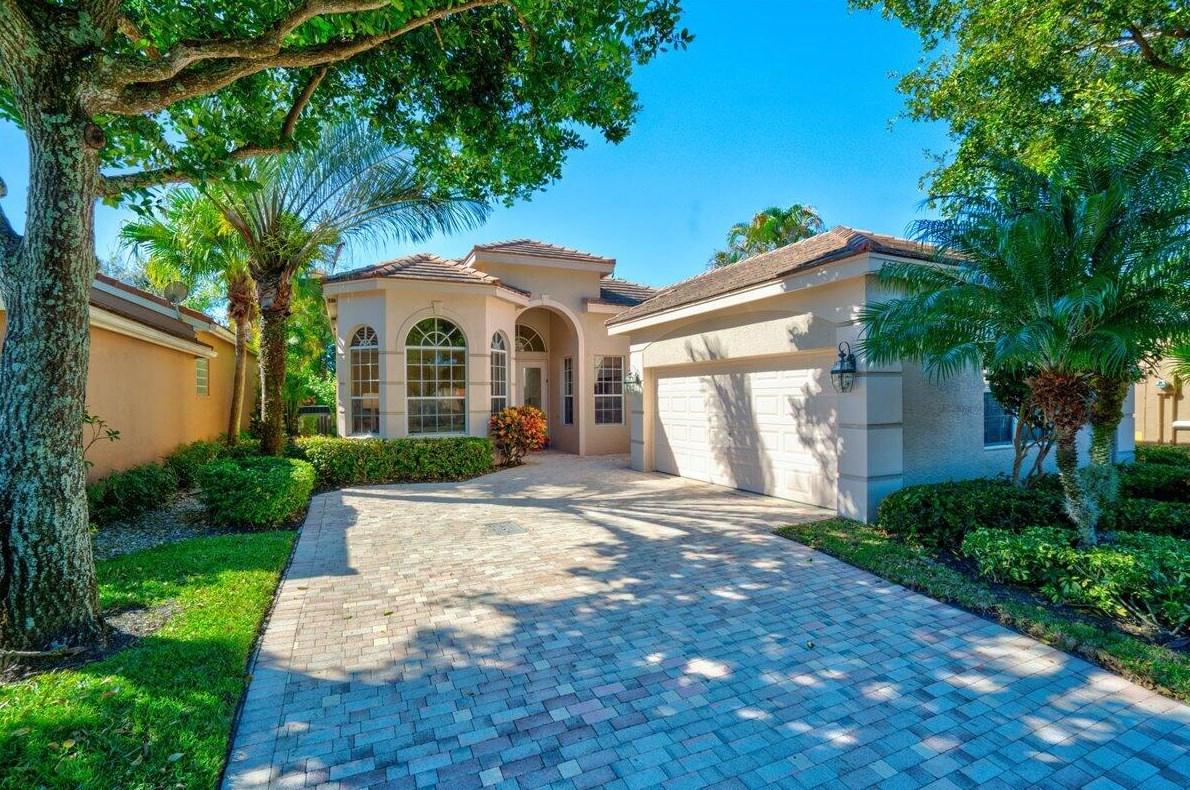 4215 Imperial Club Ln, Lake Worth, FL 33449-8648