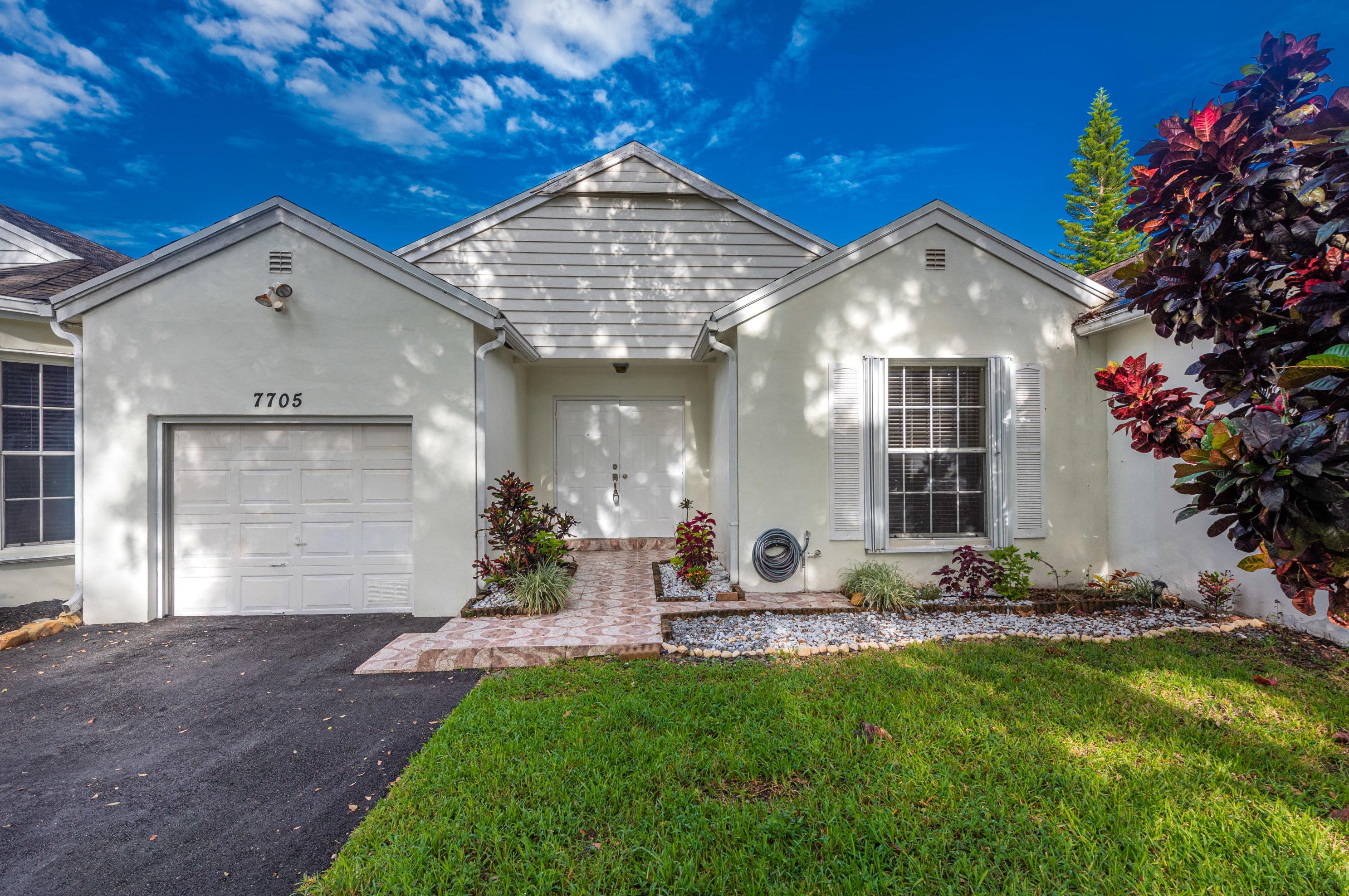 7705 Forest Green Ln, Boynton Beach FL  33436-8835 exterior