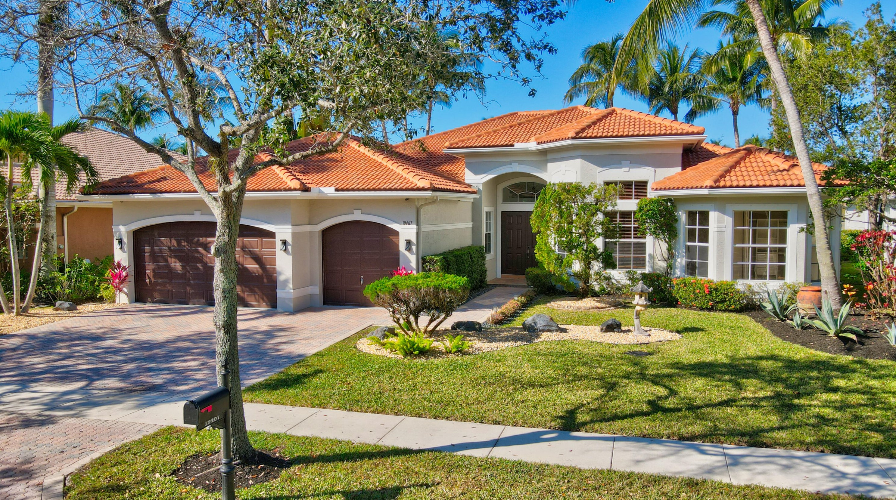 19467 Saturnia Lakes Dr, Boca Raton, FL 33498-6207
