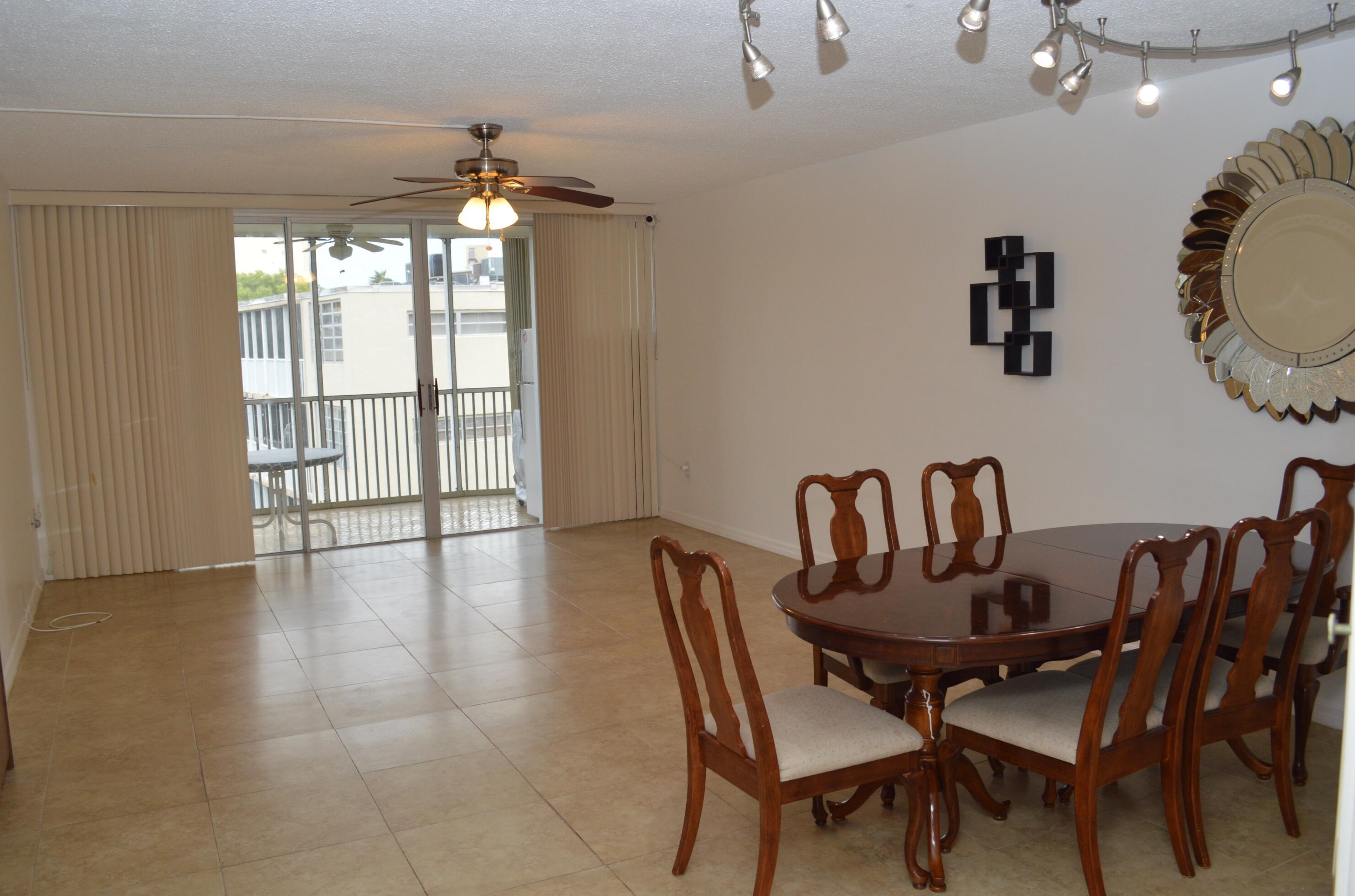 1690 Ne 191st St #409-1, Miami, FL