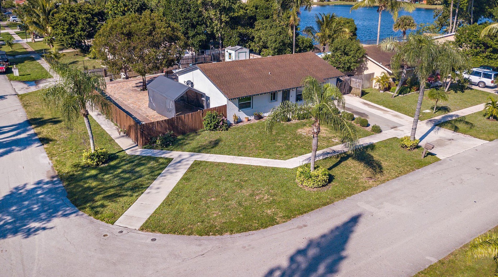 6677 Athena Dr, Lake Worth FL  33463-7253 exterior