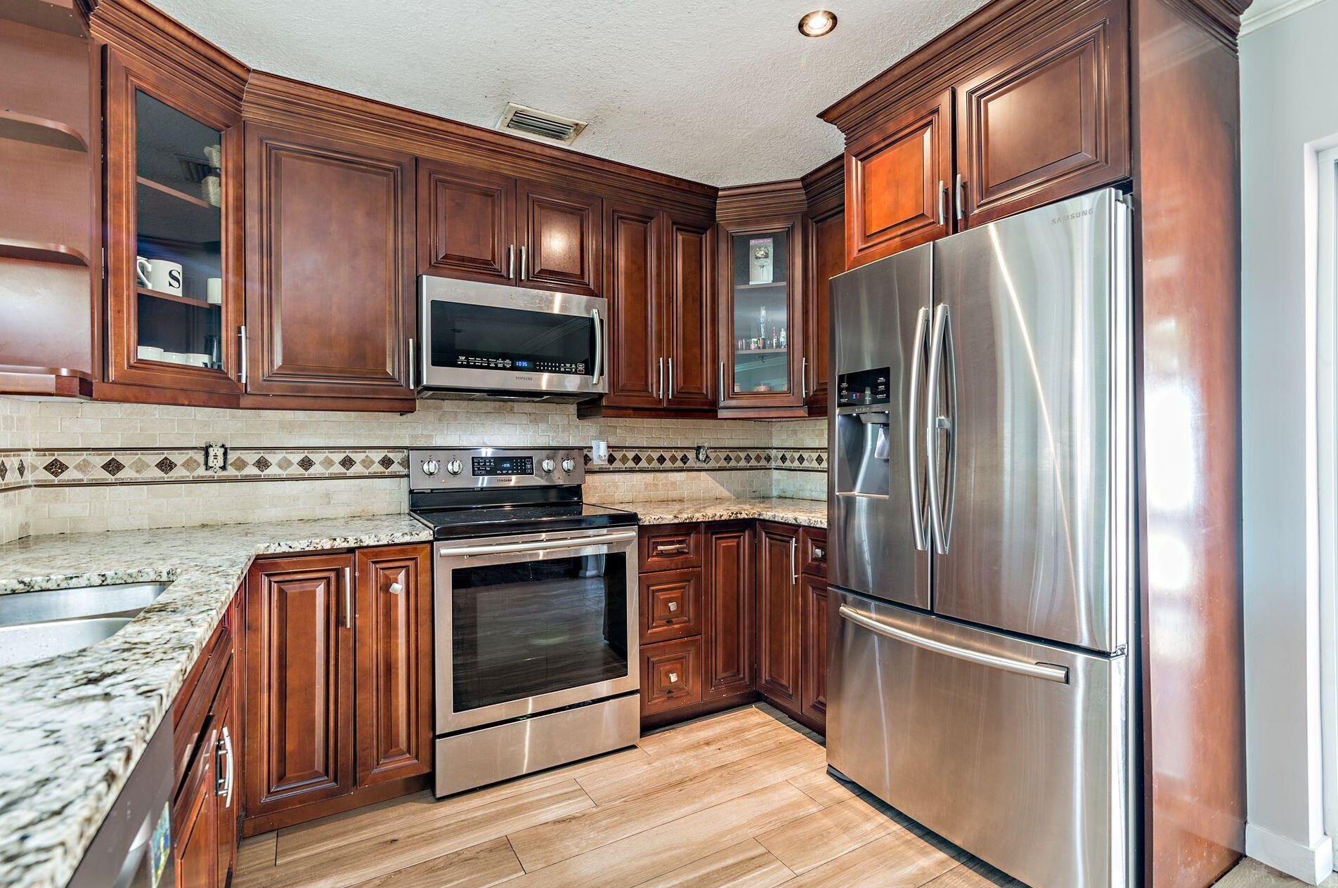 6677 Athena Dr, Lake Worth FL  33463-7253 exterior