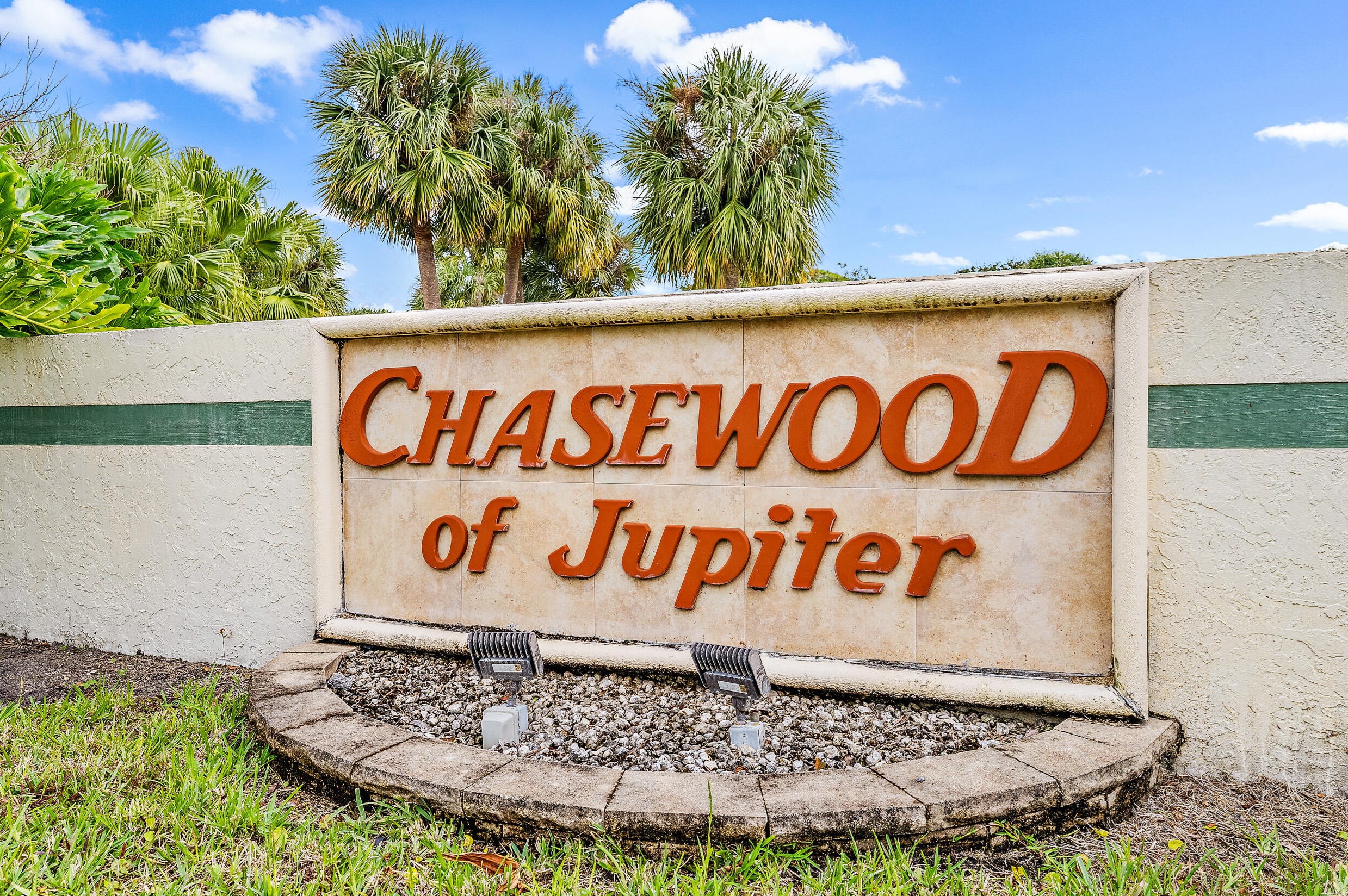 6392 Chasewood Dr, Jupiter FL  33458-5860 exterior