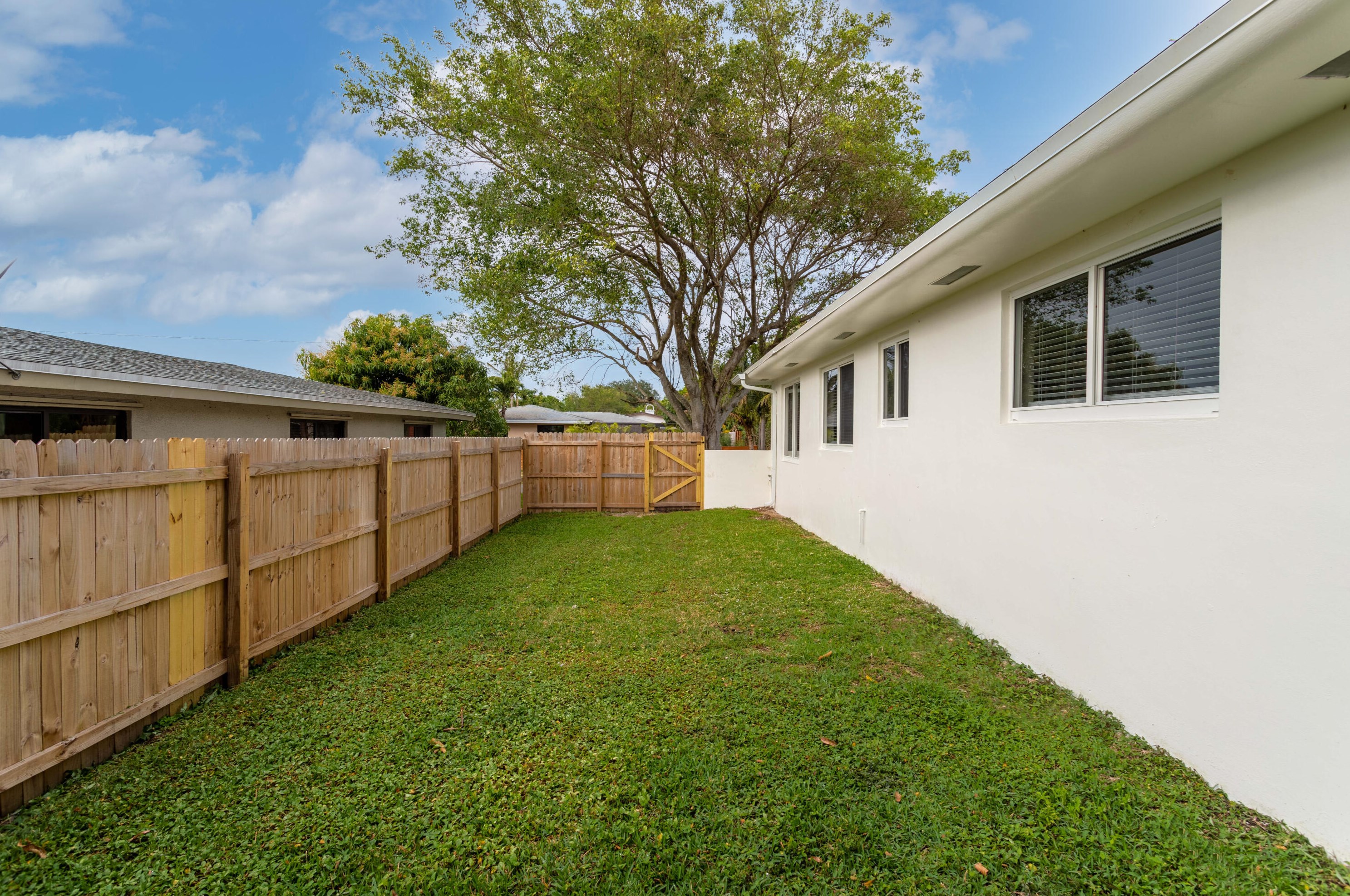 108 31st Ave, Boynton Beach FL  33435-8227 exterior