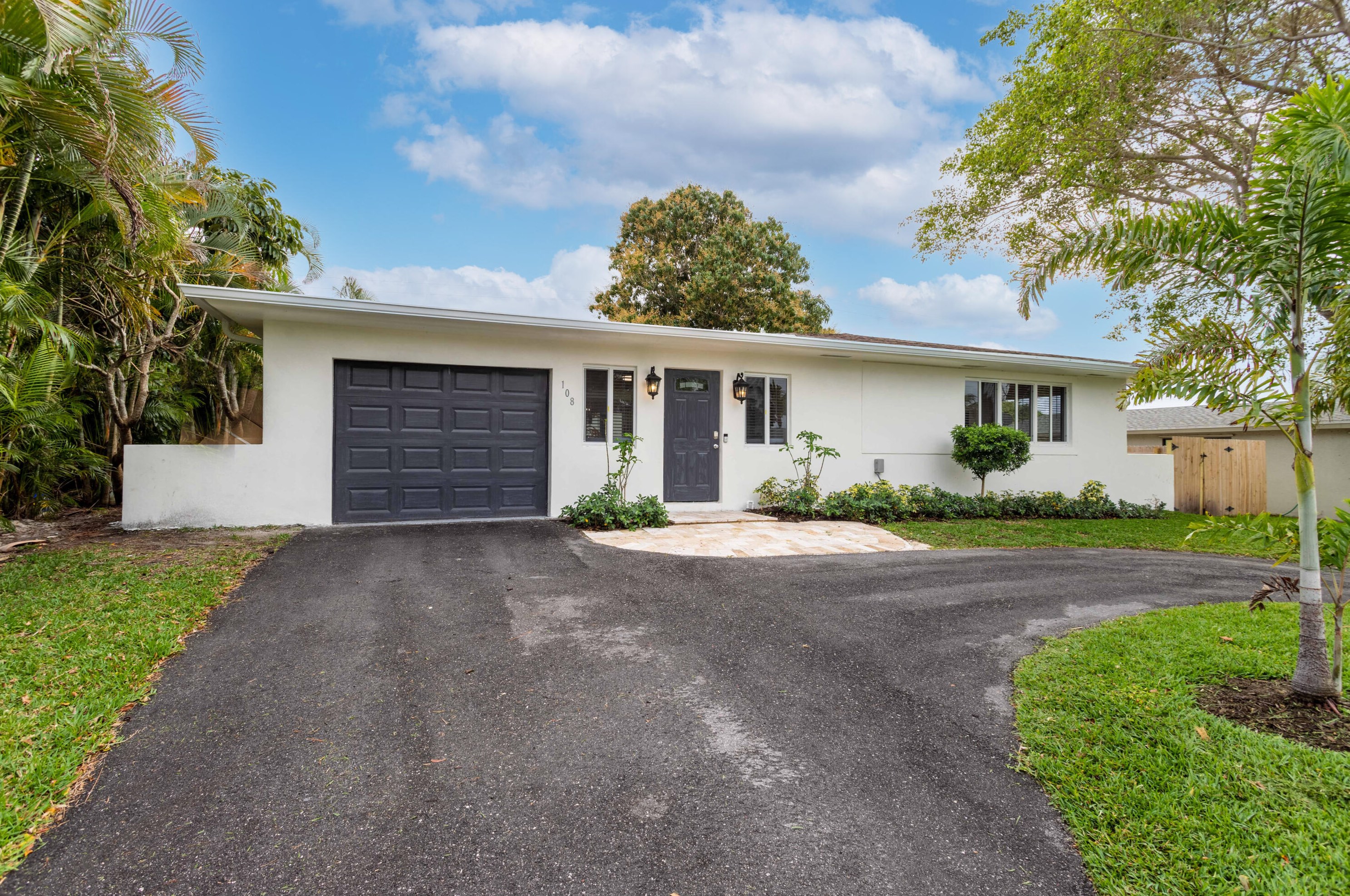 108 31st Ave, Boynton Beach FL  33435-8227 exterior